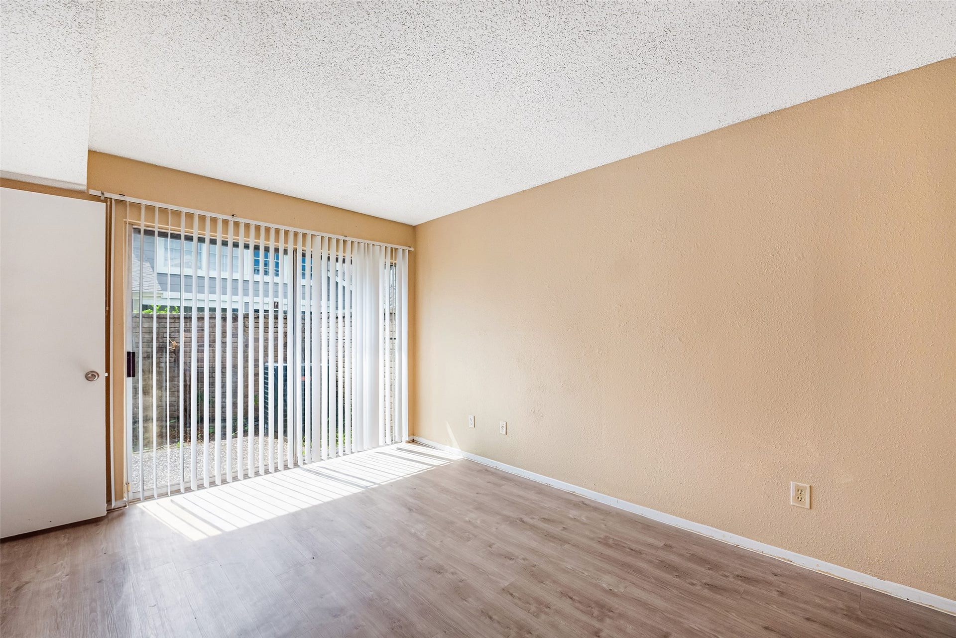 6315 Cattails Lane, Houston, TX 77035 6315 Cattails Lane, Houston, TX 77035