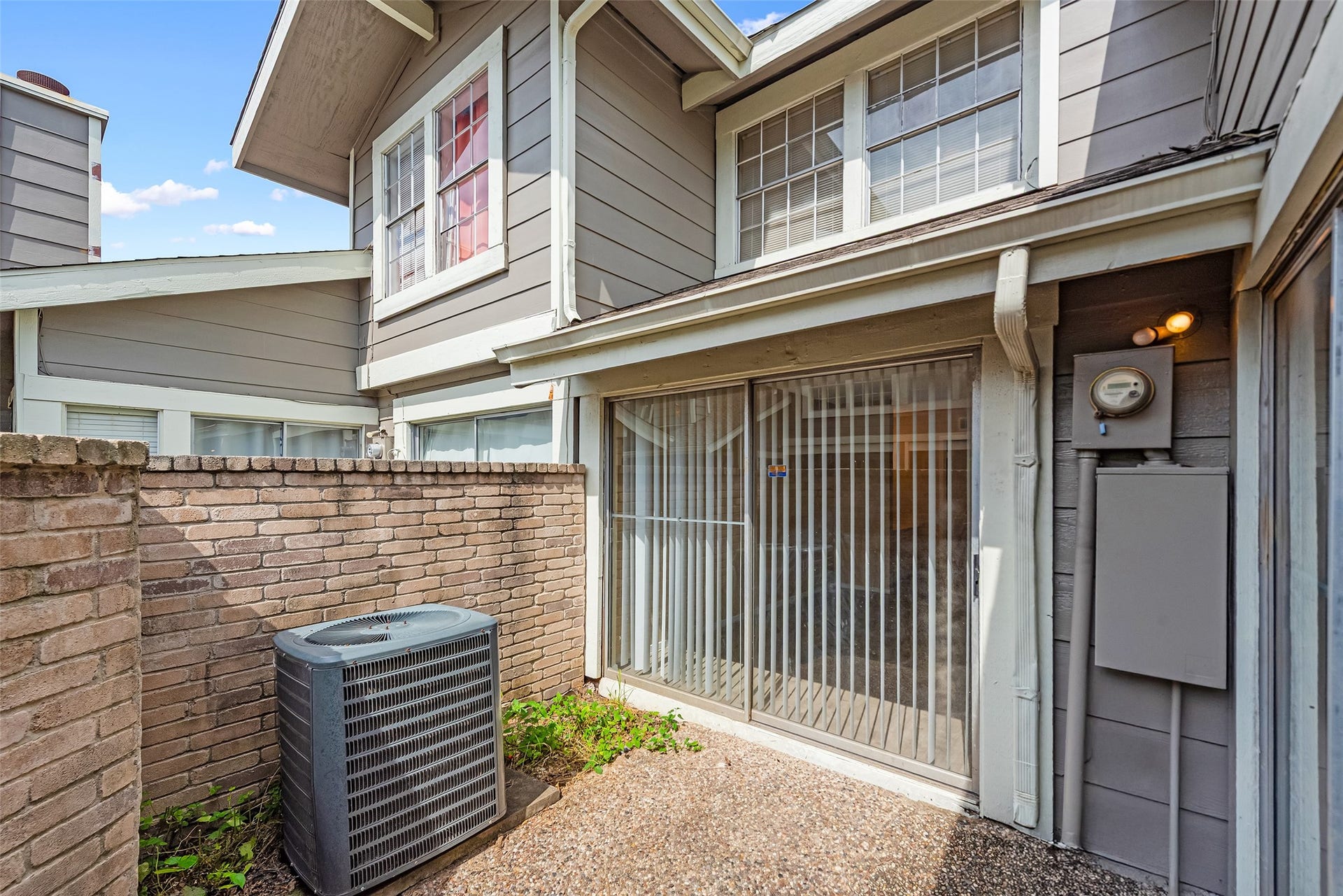 6315 Cattails Lane, Houston, TX 77035 Enclosed Patio