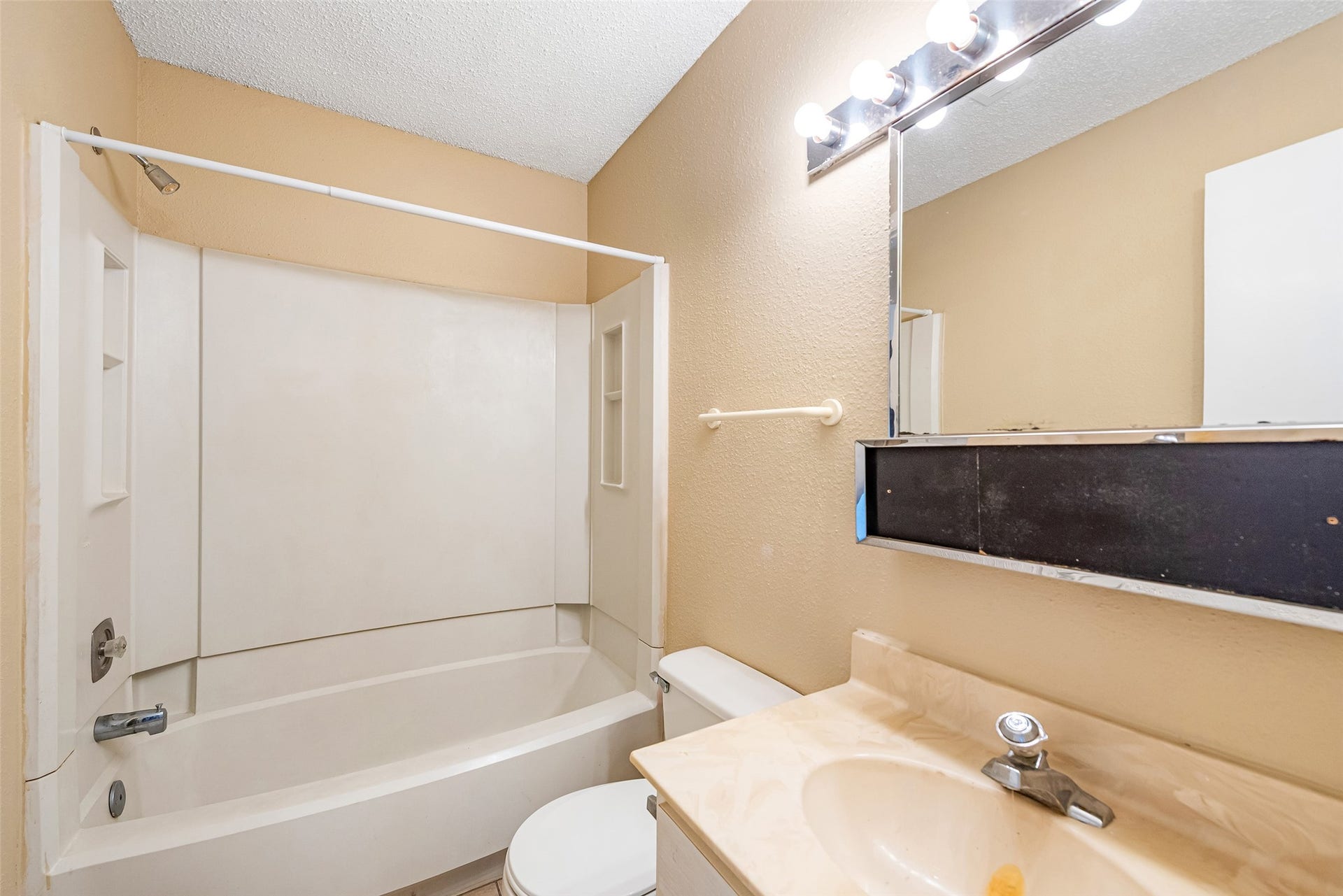 6315 Cattails Lane, Houston, TX 77035 6315 Cattails Lane, Houston, TX 77035