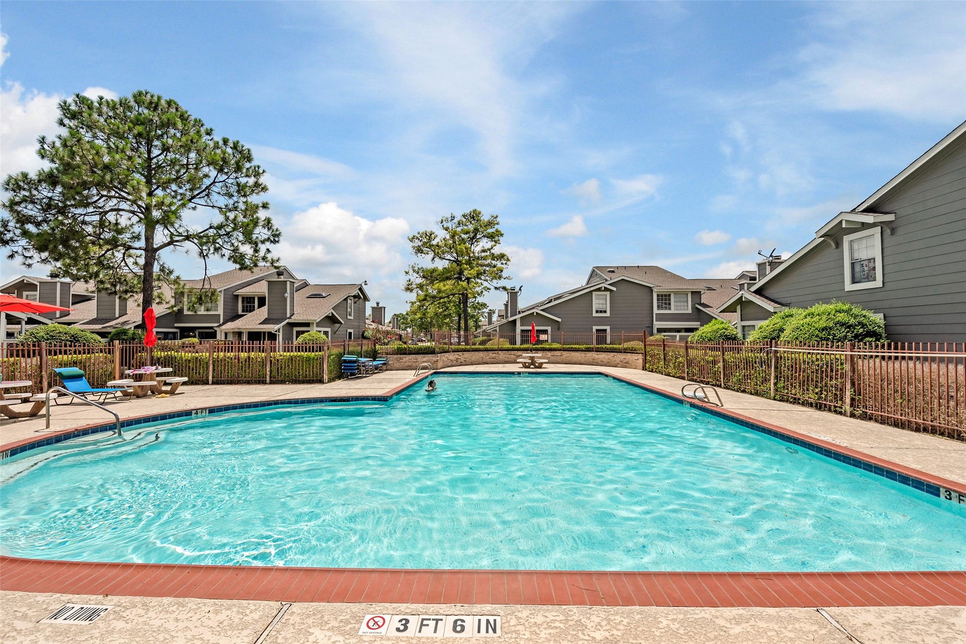 6315 Cattails Lane, Houston, TX 77035 Sparkling Pool
