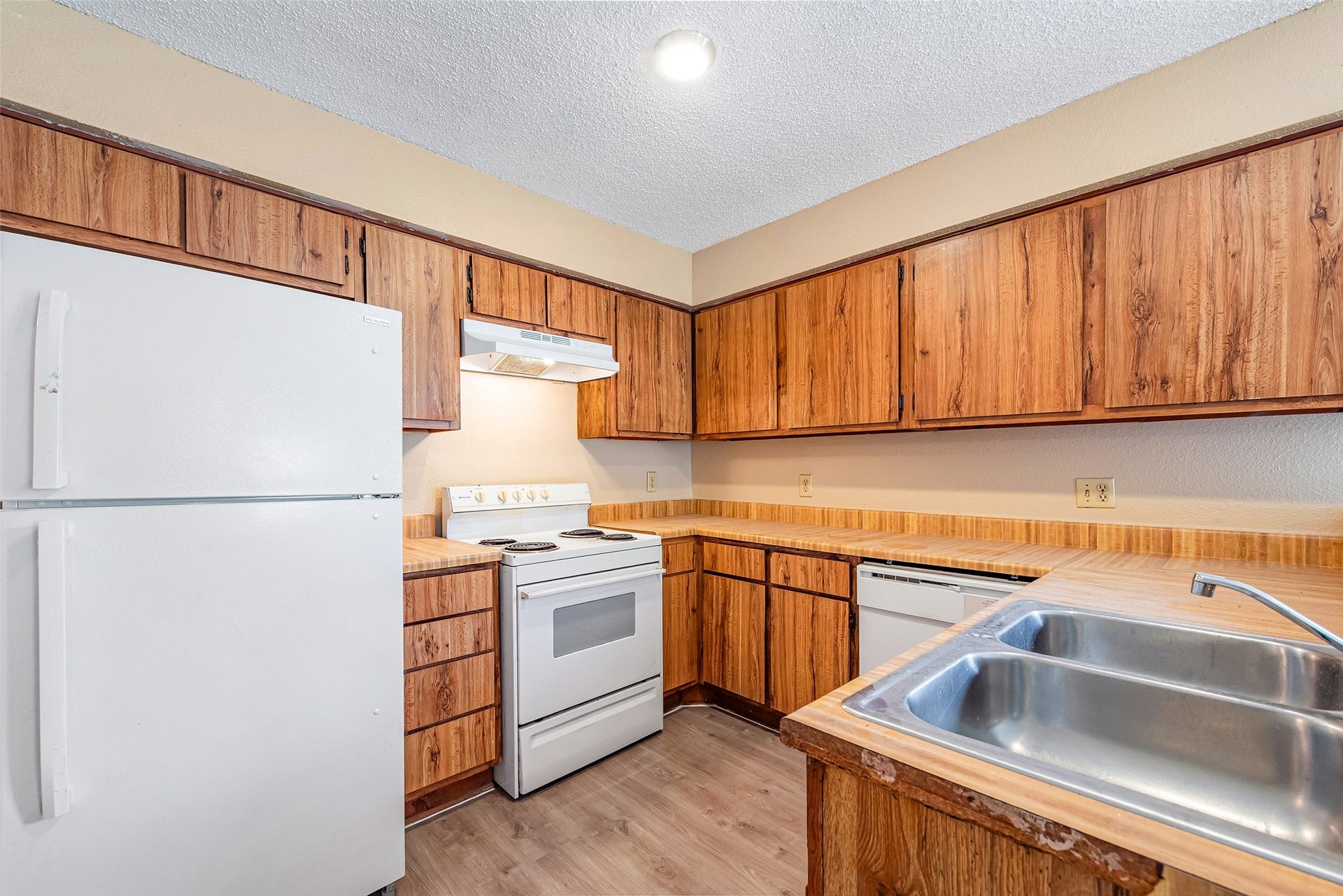 6315 Cattails Lane, Houston, TX 77035 6315 Cattails Lane, Houston, TX 77035