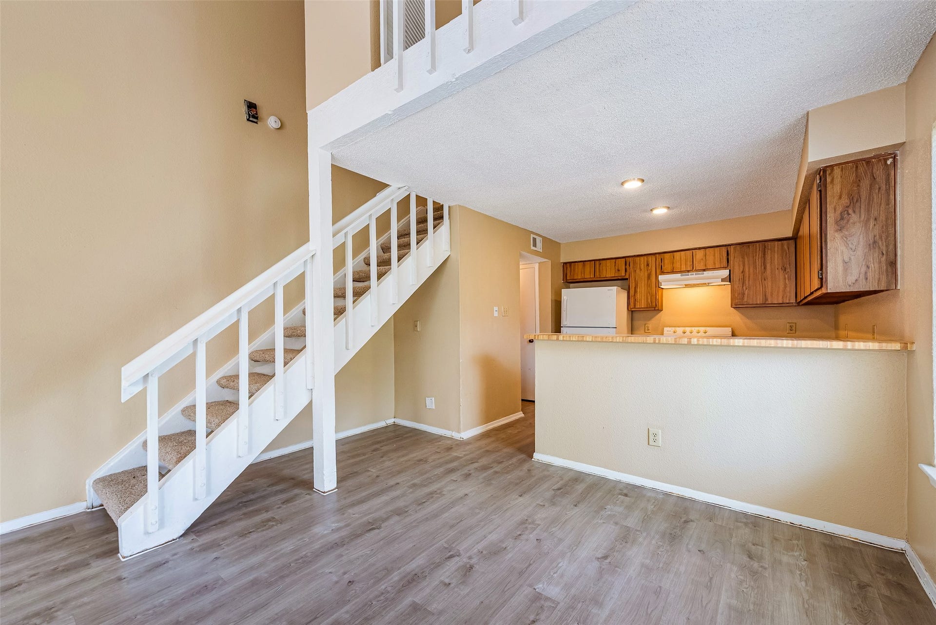 6315 Cattails Lane, Houston, TX 77035 6315 Cattails Lane, Houston, TX 77035
