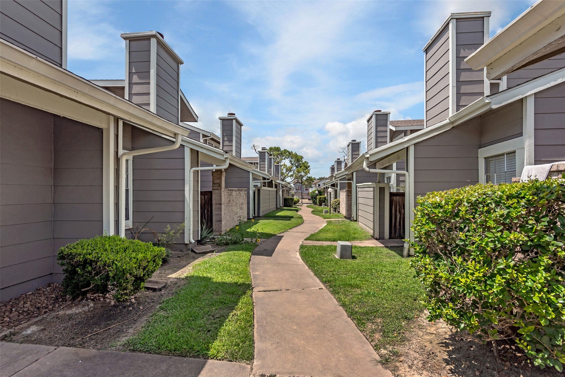 6315 Cattails Lane, Houston, TX 77035 6315 Cattails Lane, Houston, TX 77035
