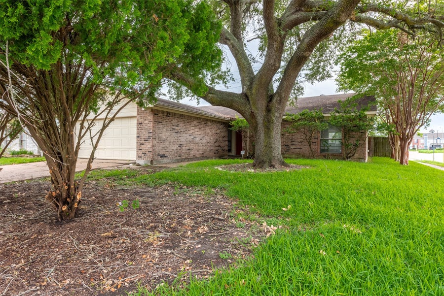 Property photo for 15702 Mendocino Drive, Houston, TX