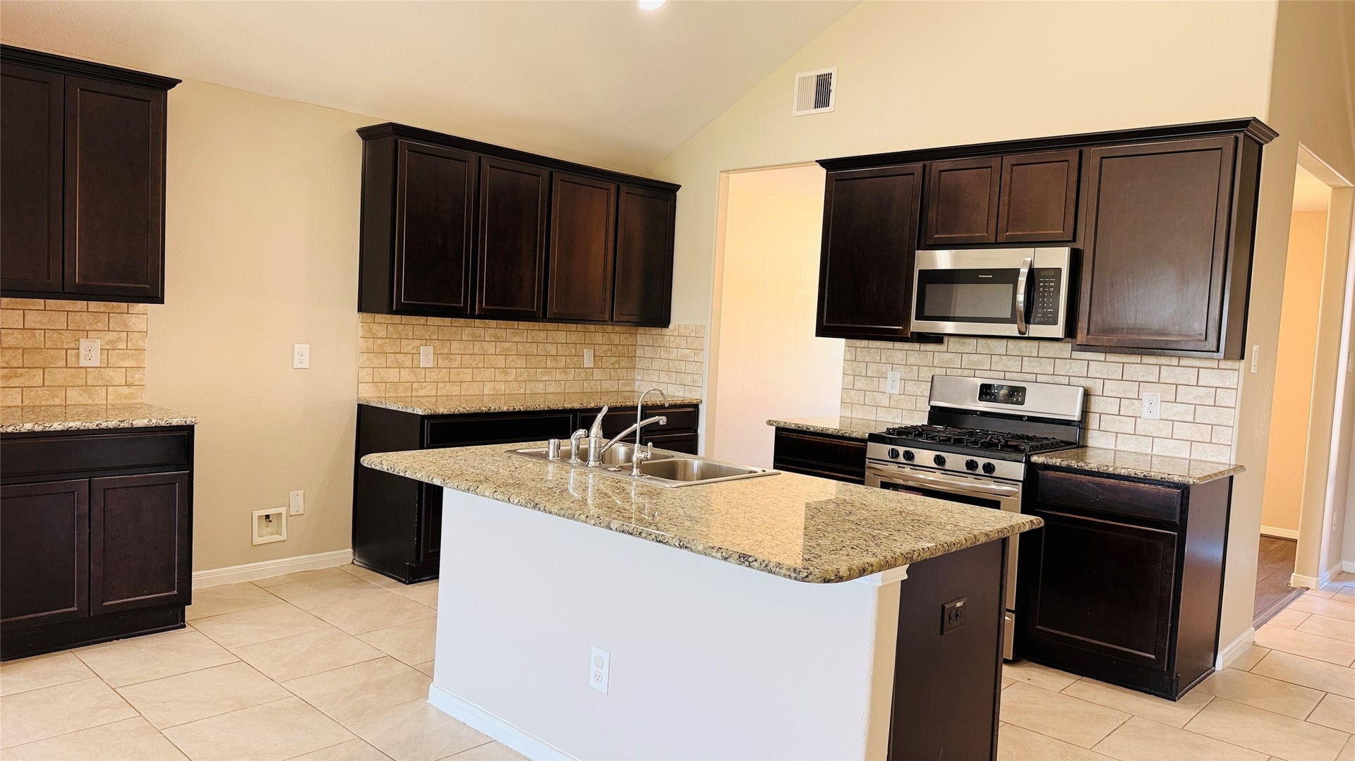 1947 Seville Mnr Manor, Fresno, TX 77545 1947 Seville Mnr Manor, Fresno, TX 77545