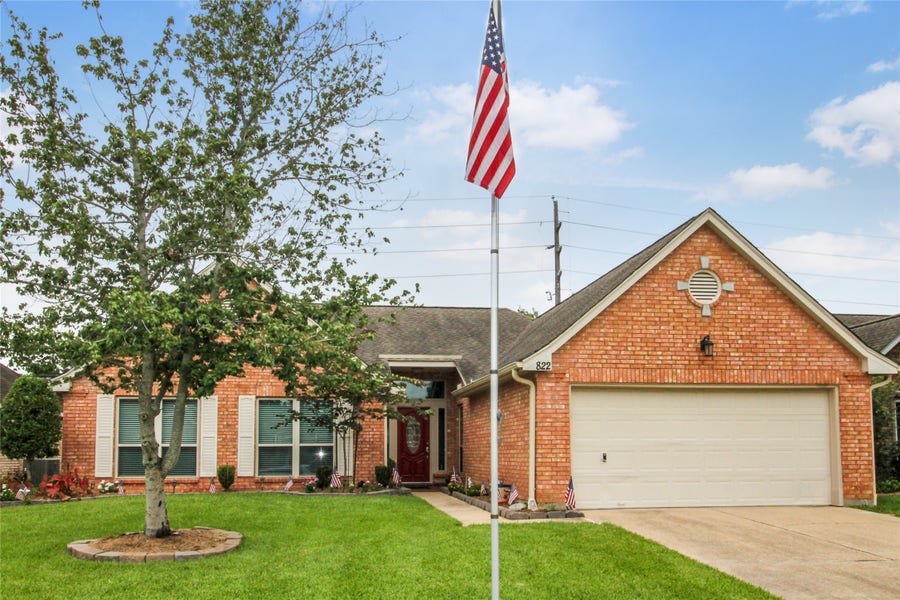 Property photo for 822 W Peach Hollow Circle, Pearland, TX