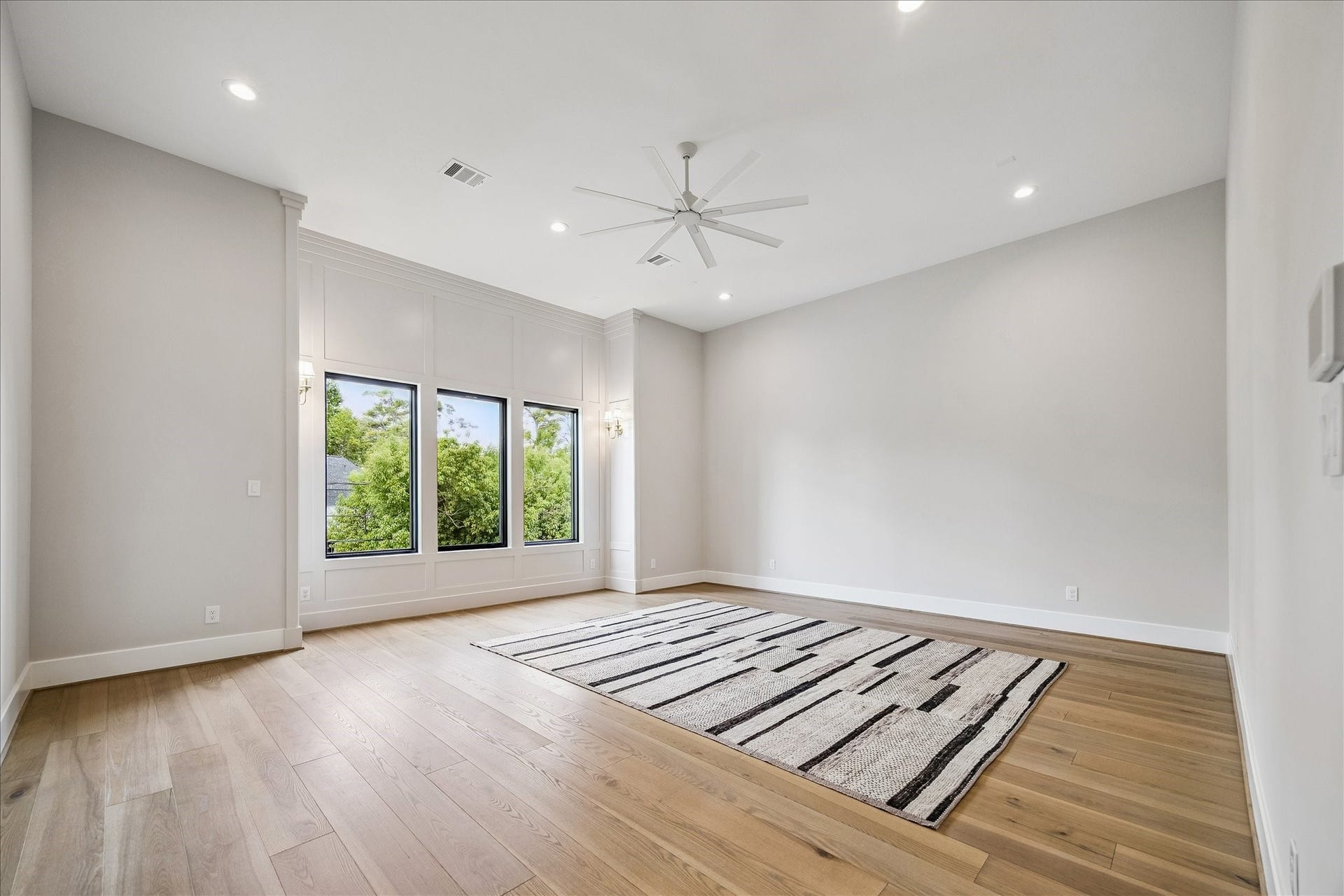 830 Azalea Street, Houston, TX 77018 The primary suite serves as a retreat with high ceilings and spacious sitting area.