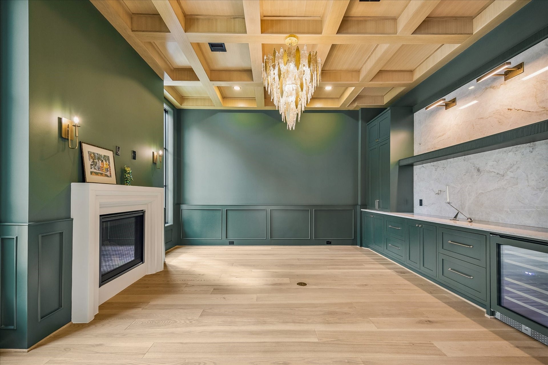 830 Azalea Street, Houston, TX 77018 The elegant coffered ceiling adds a touch of sophistication to the room, while the inviting gas fireplace, accented with warm wood details, creates a cozy atmosphere. The built-in bar area provides convenient storage space for beverages.