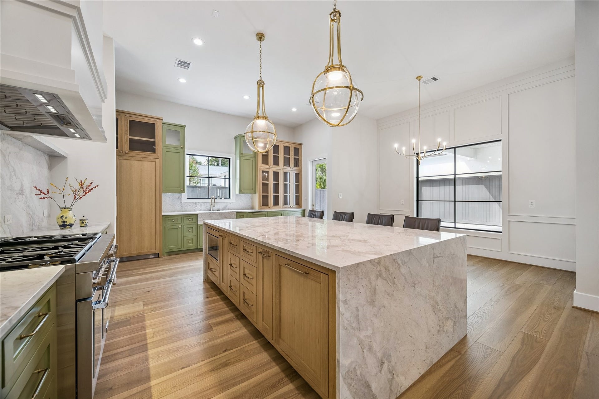 830 Azalea Street, Houston, TX 77018 Complementing the kitchen is a cozy breakfast nook, an inviting space for enjoying meals with a view of the kitchen's designer pendants gracefully suspended over the island. This area perfectly combines practicality with a touch of elegance, making it a focal point for daily living and social gatherings.