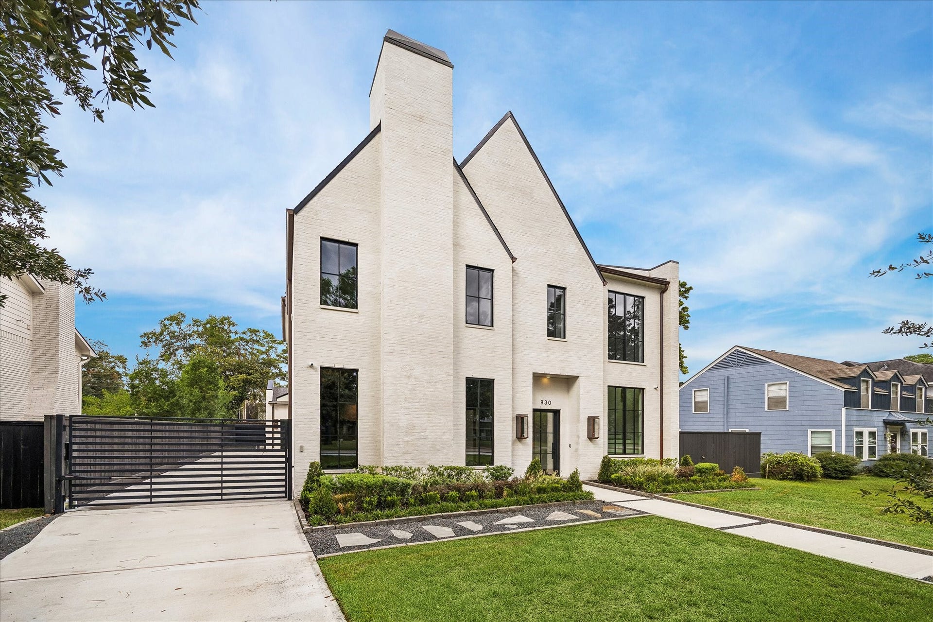 830 Azalea Street, Houston, TX 77018 Discover this exceptional Garden Oaks home boasting luxury and modern amenities. The first floor impresses with 12-foot ceilings and a striking curved staircase framed by tall Pella Reserve windows. Enjoy seamless indoor-outdoor living with floor-to-ceiling glass connecting the living room, kitchen, and backyard. The chef's kitchen features a island and a full Thermador suite, including a 48-inch Pro Grand range and built-in coffee system.
