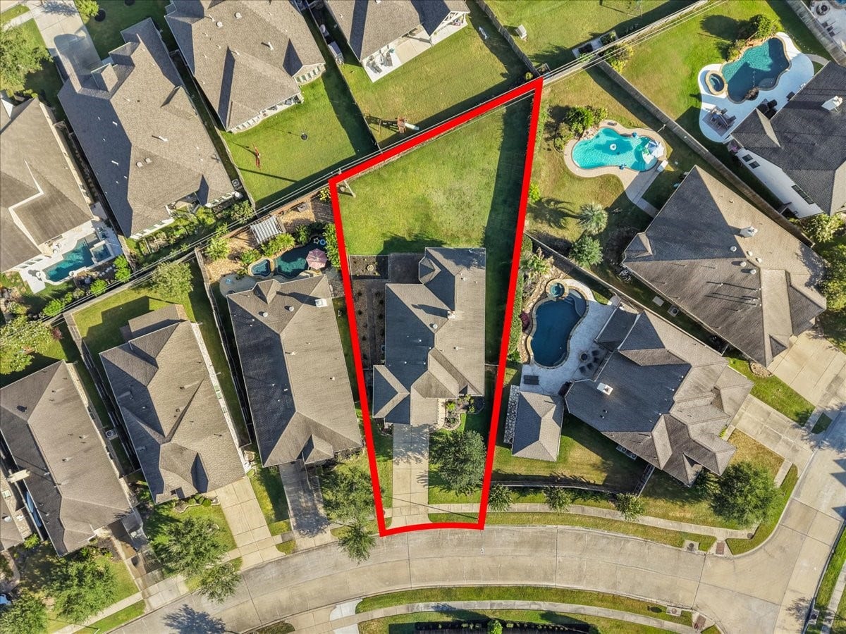 2406 Santiago Lane, League City, TX 77573 That's a lot of space!