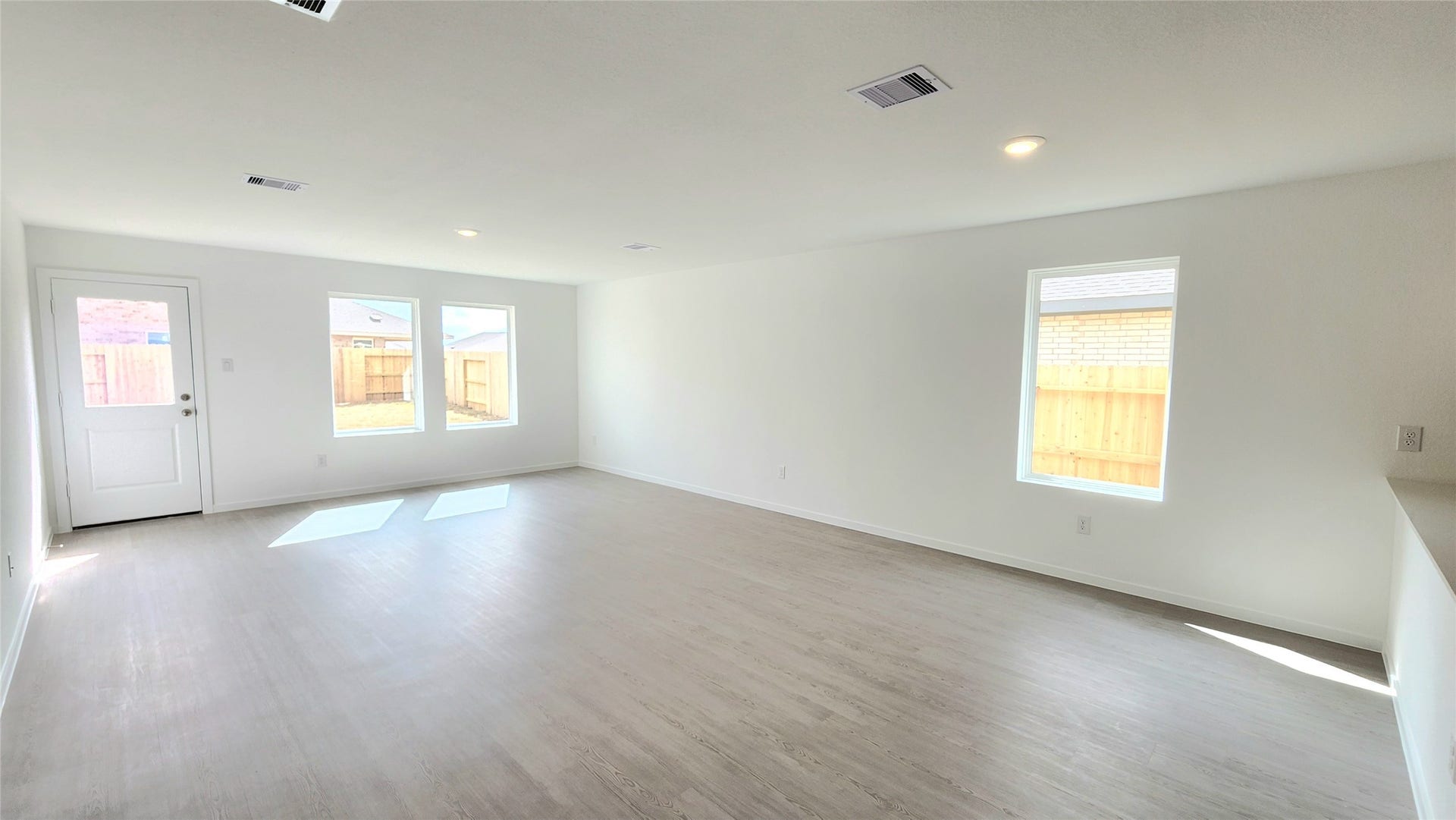 Breakfast/Dining to Family Room