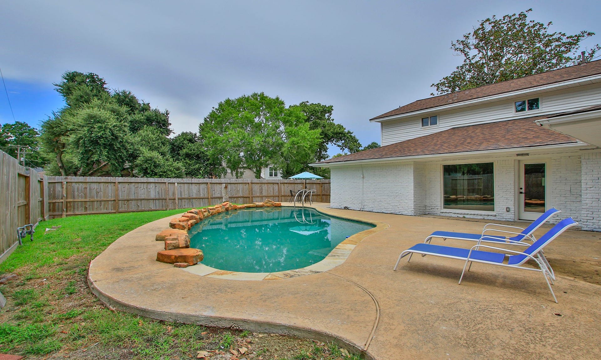 207 Burgundy Lane, League City, TX 77573 Alternate view of the pool and the backyard.