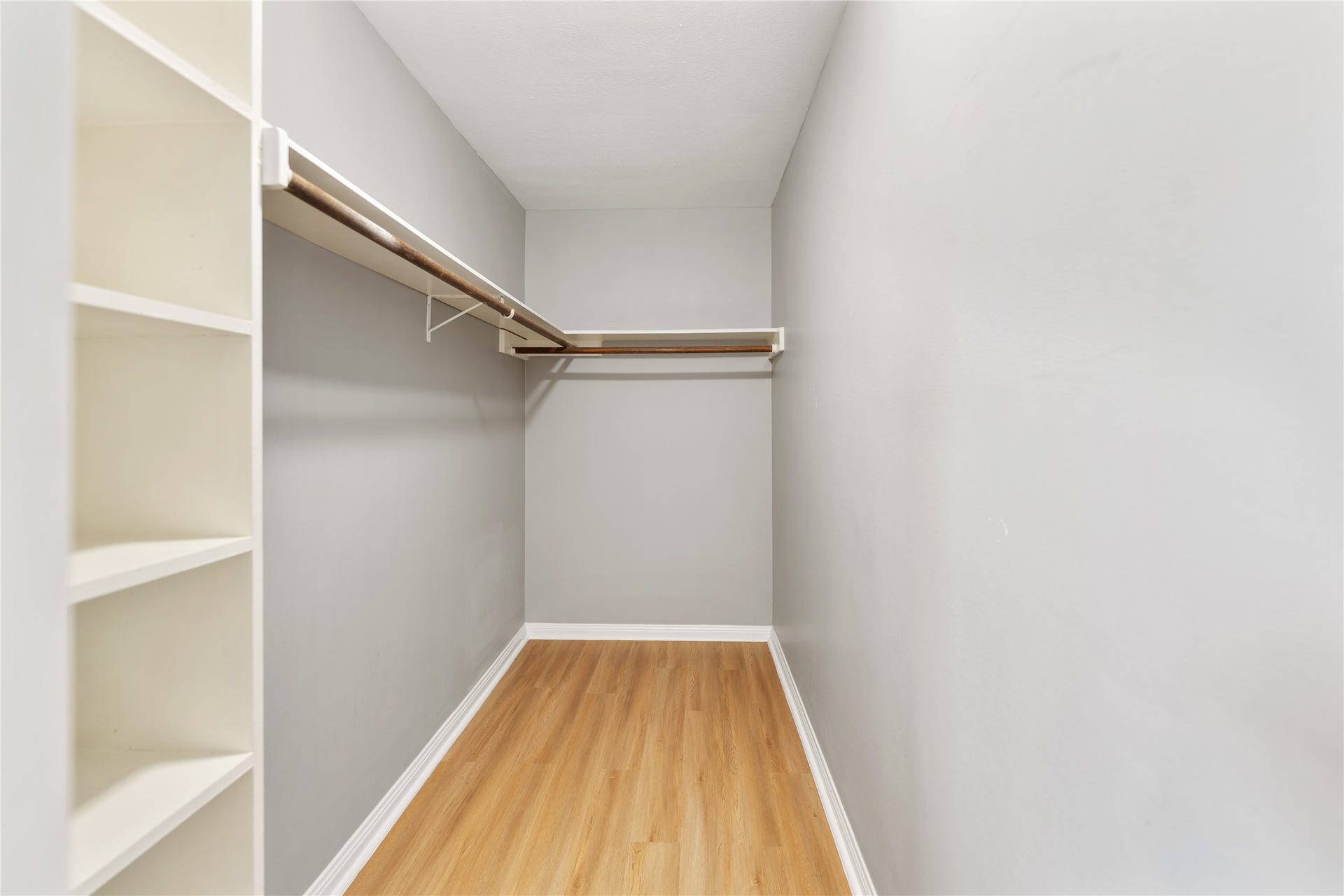 207 Burgundy Lane, League City, TX 77573 The main bedroom walk-in closet with wooden floors and plenty of space.