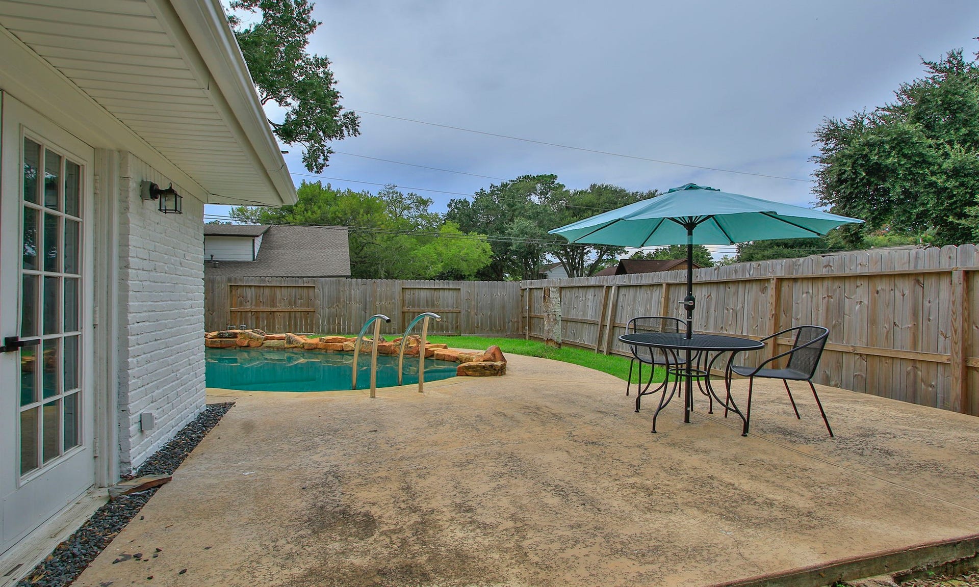 207 Burgundy Lane, League City, TX 77573 Just outside the main bedroom, an intimate space by the pool.