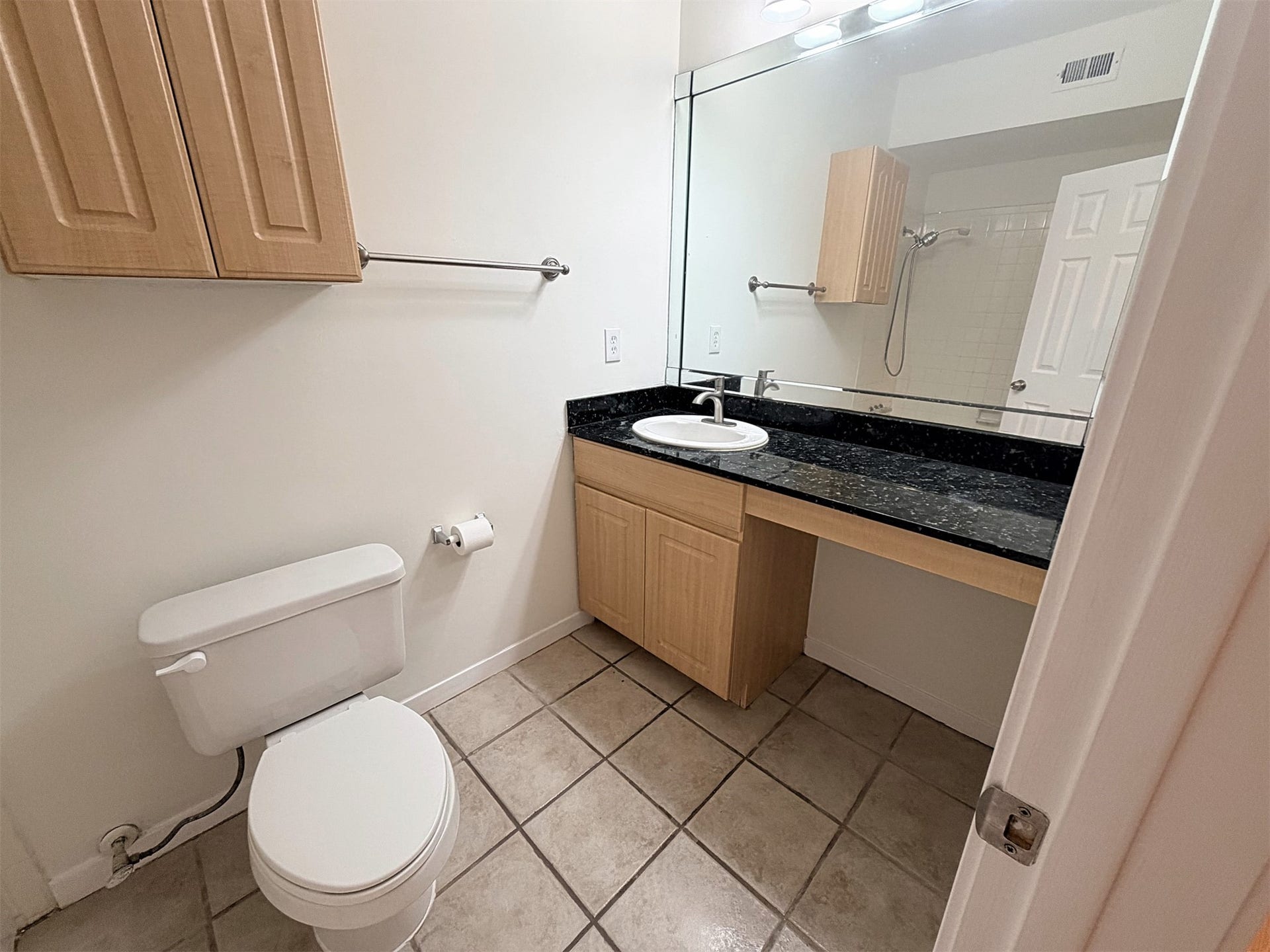 Full secondary ensuite bath