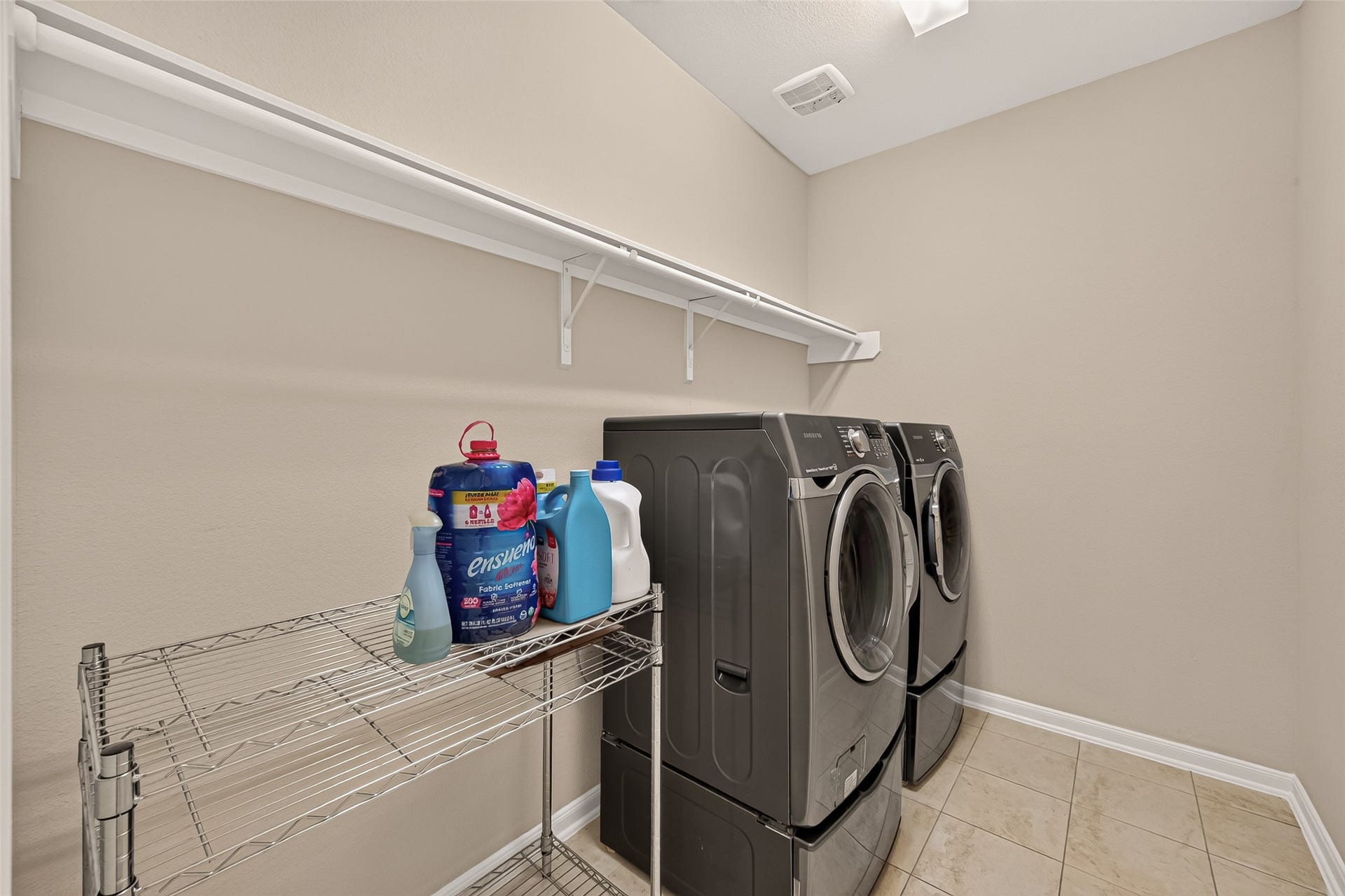 1011 Worth Creek Lane, Katy, TX 77494 Very large laundry room a great space