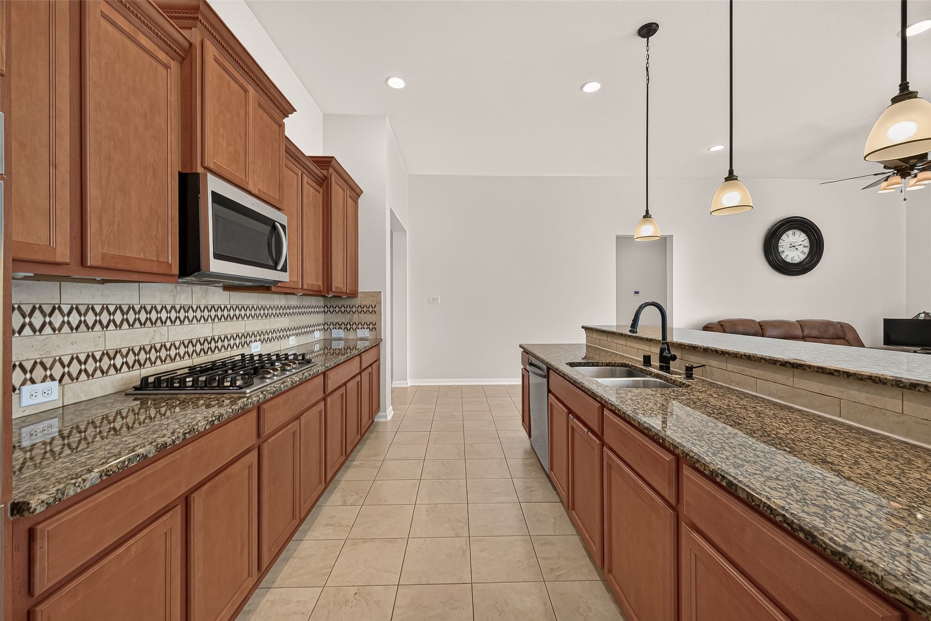 1011 Worth Creek Lane, Katy, TX 77494 High quality cabinets make for easy storage