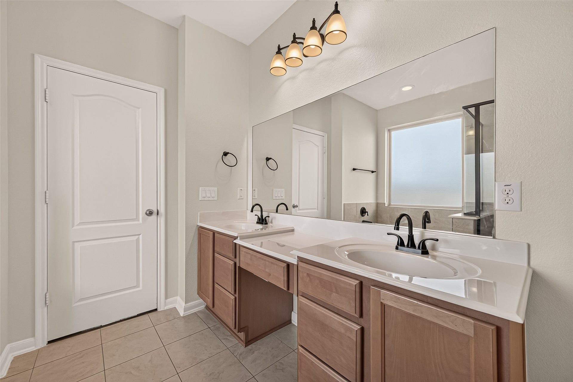 1011 Worth Creek Lane, Katy, TX 77494 Dual sinks are a must have feature