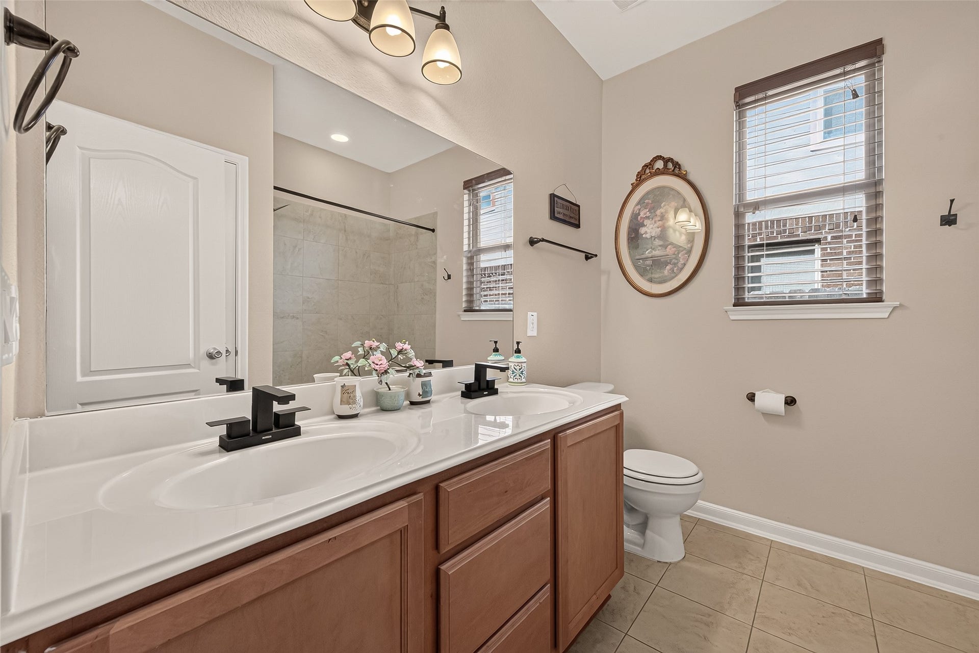 1011 Worth Creek Lane, Katy, TX 77494 Dual sinks makes it easy to share