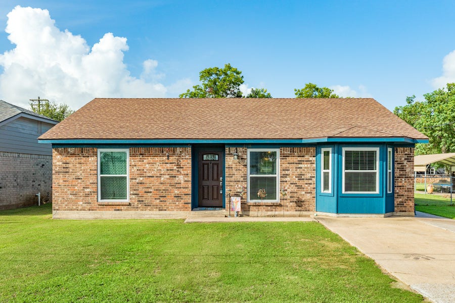 Property photo for 2118 Avenue D, Danbury, TX