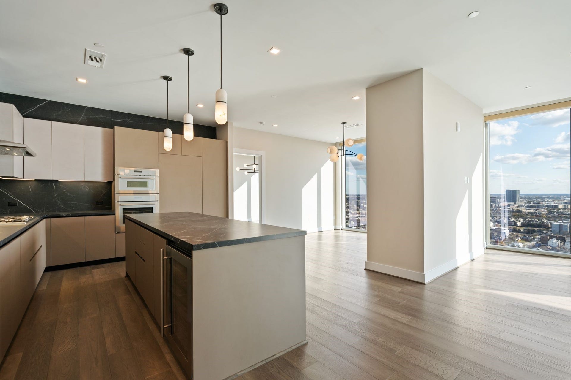 1711 Allen Parkway, #2403, Houston, TX 77019 1711 Allen Parkway, #2403, Houston, TX 77019