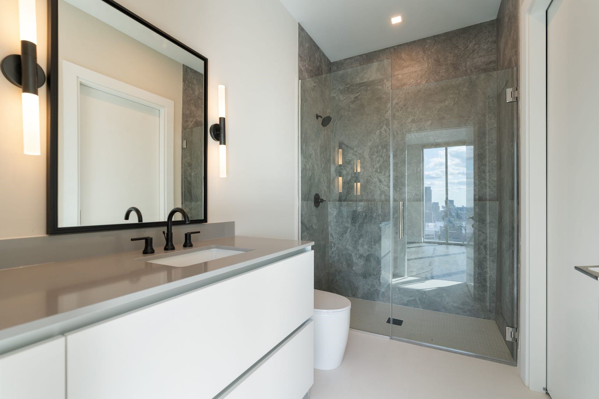 1711 Allen Parkway, #2403, Houston, TX 77019 1711 Allen Parkway, #2403, Houston, TX 77019