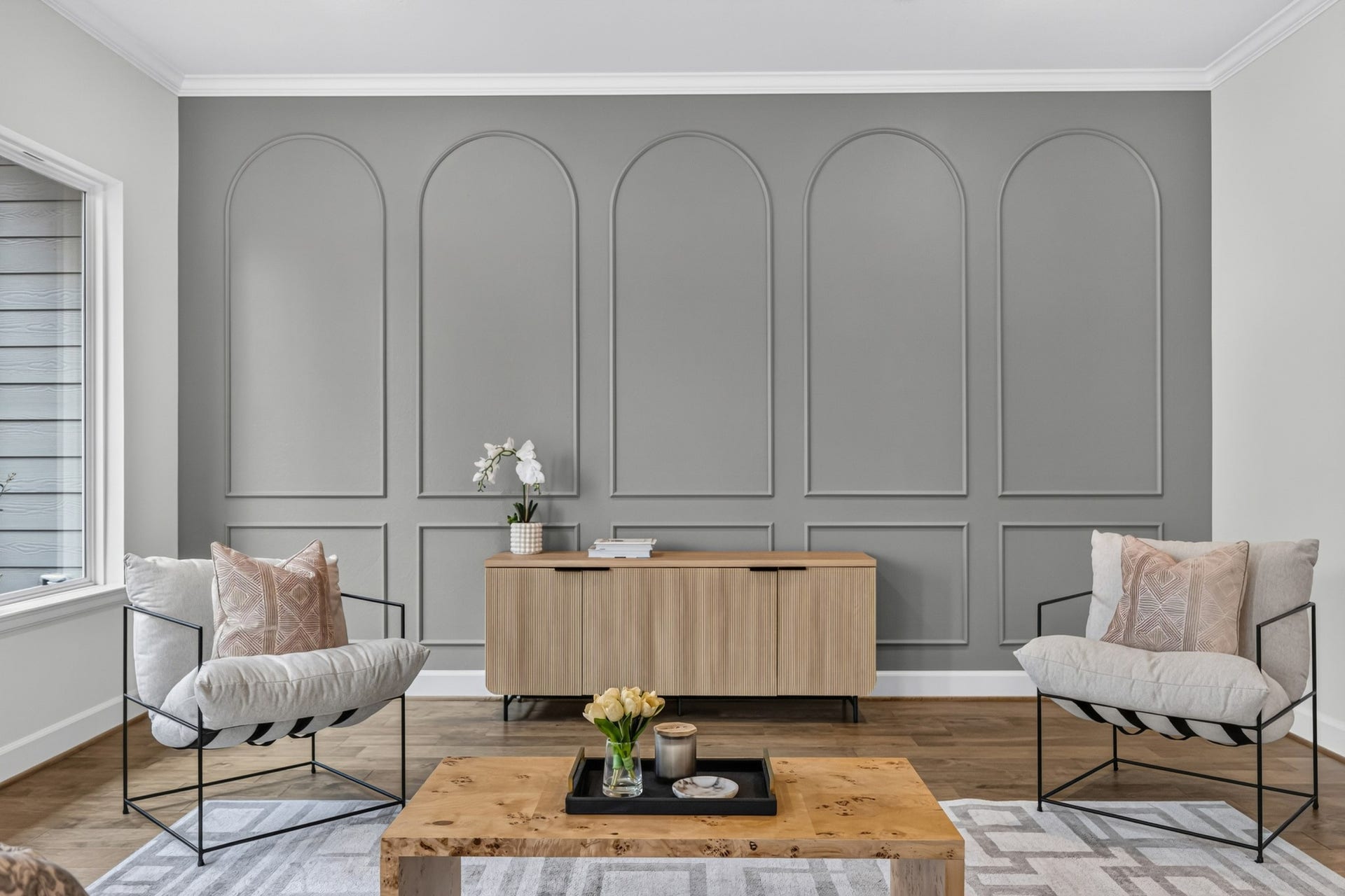 5405 Nolda Street, Houston, TX 77007 Stylish backdrop: Elegant colorways continue in the family room, adding style to the flowing open floor plan.