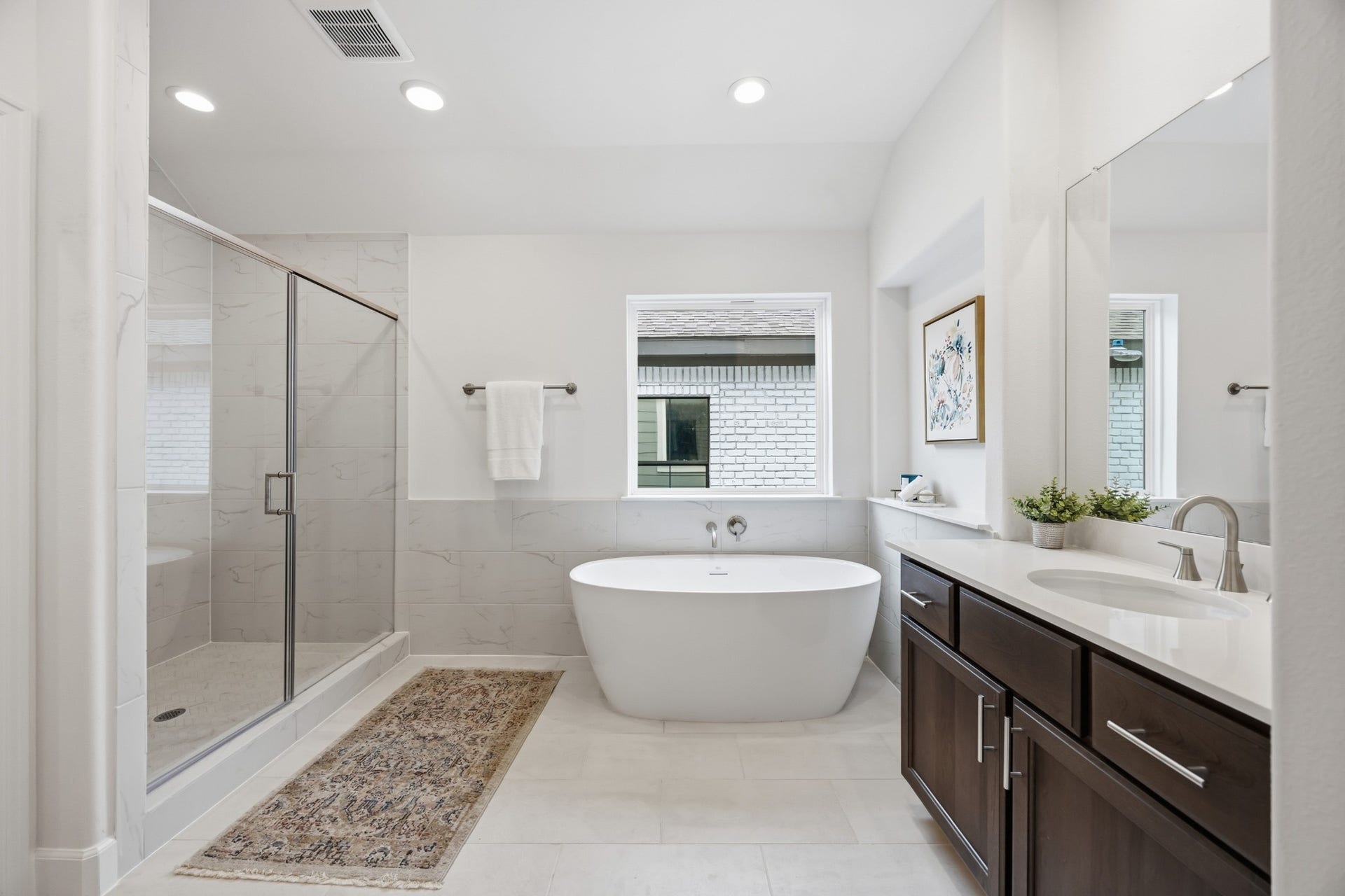 5405 Nolda Street, Houston, TX 77007 Ensuite Elegance: Step into the primary suite's ensuite bathroom, boasting abundant space and luxurious finishes, including a spa-like shower adjacent to the elegant freestanding tub.