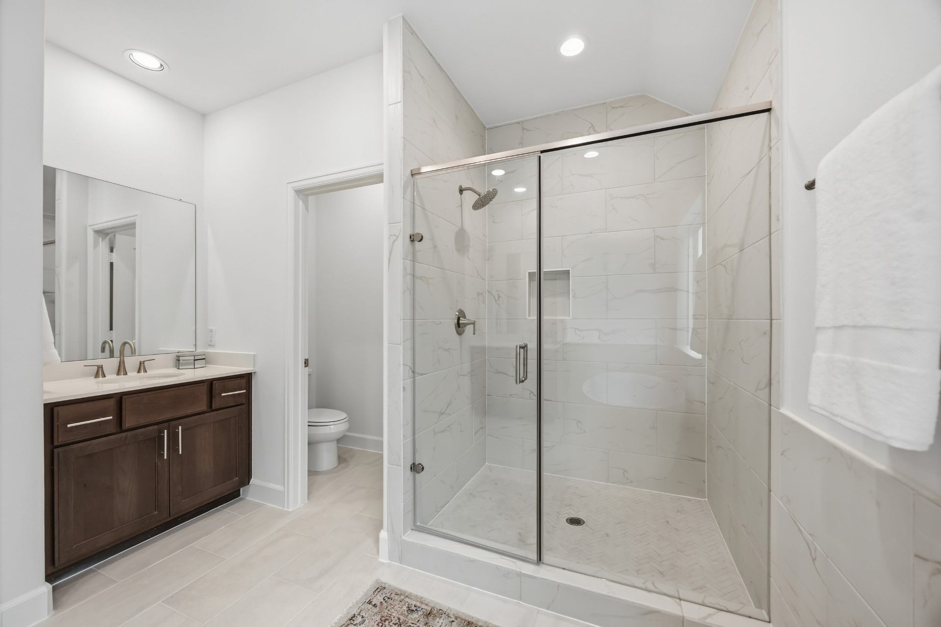 5405 Nolda Street, Houston, TX 77007 Shower in Style: Revel in the expansiveness of a large shower, standard with sleek finishes and a built-in niche, keeping essentials elegantly within reach.