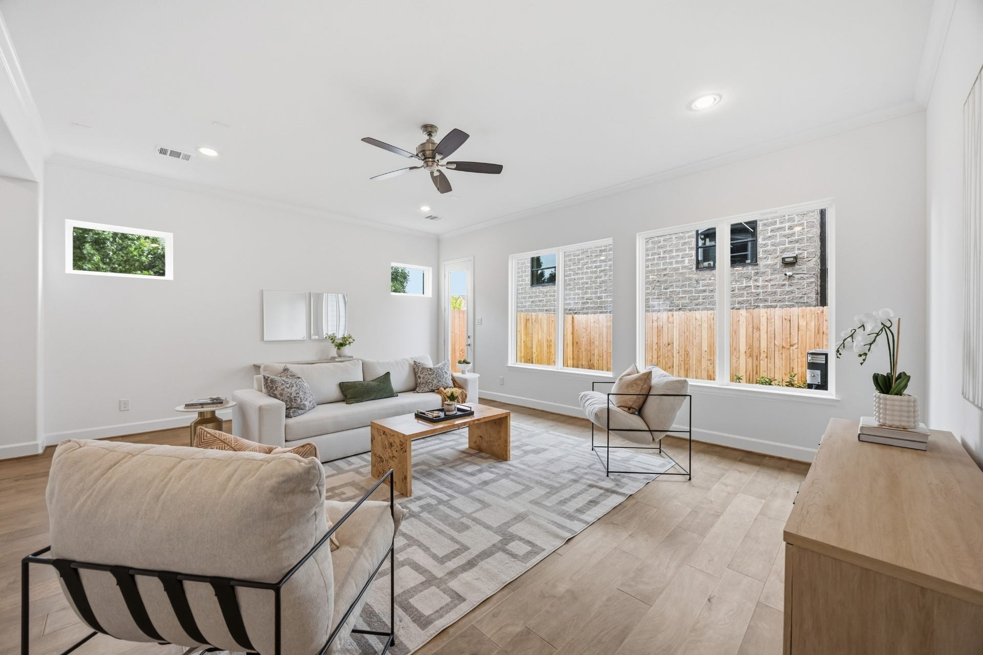 5405 Nolda Street, Houston, TX 77007 Natural Beauty: Enjoy the tranquility of your backyard views, enhanced by the optimal comfort of a thoughtfully included standard ceiling fan.