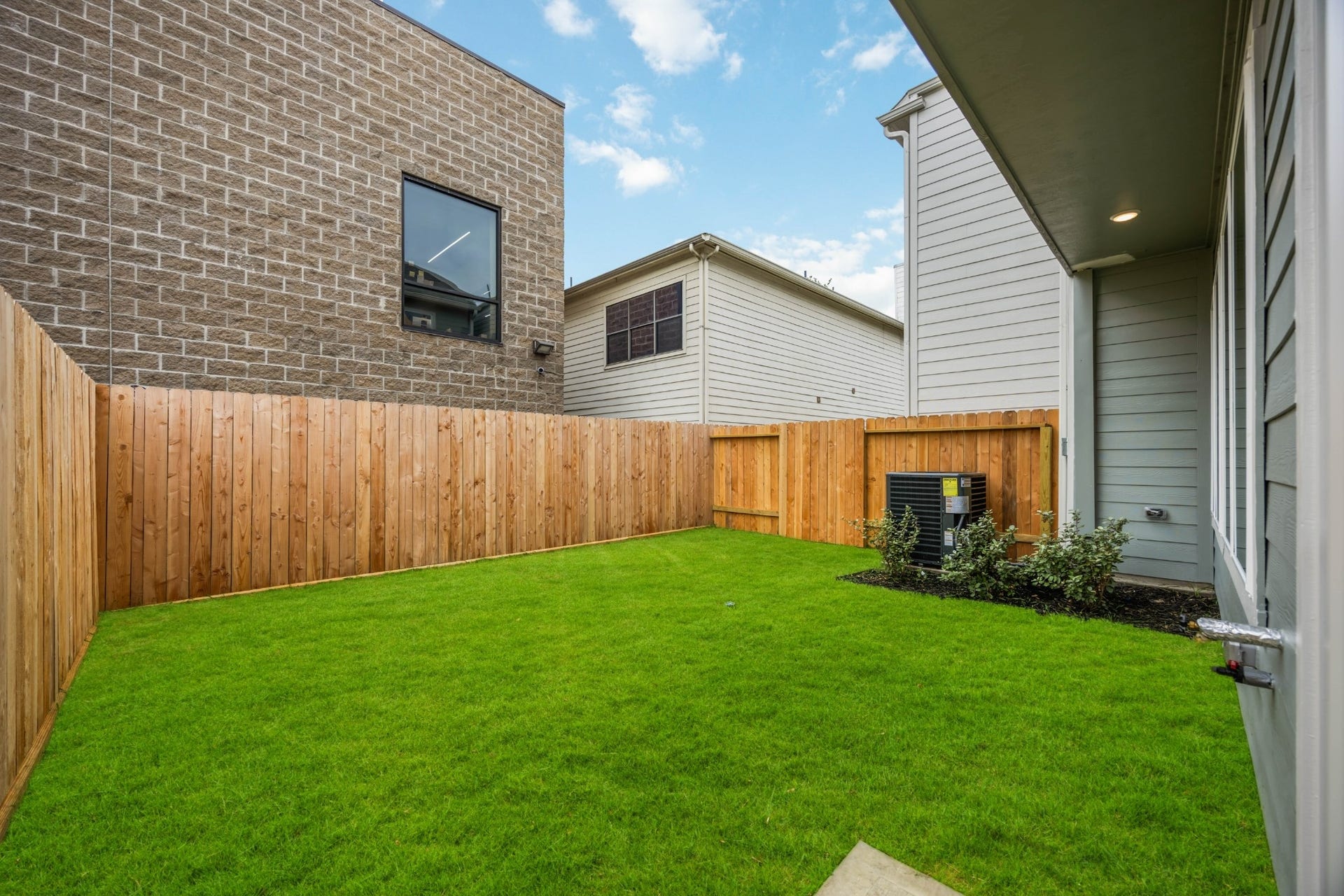 5405 Nolda Street, Houston, TX 77007 Grilling Greatness: Ready for your culinary exploits outdoors with a convenient natural gas connection in your private, fenced back yard.
