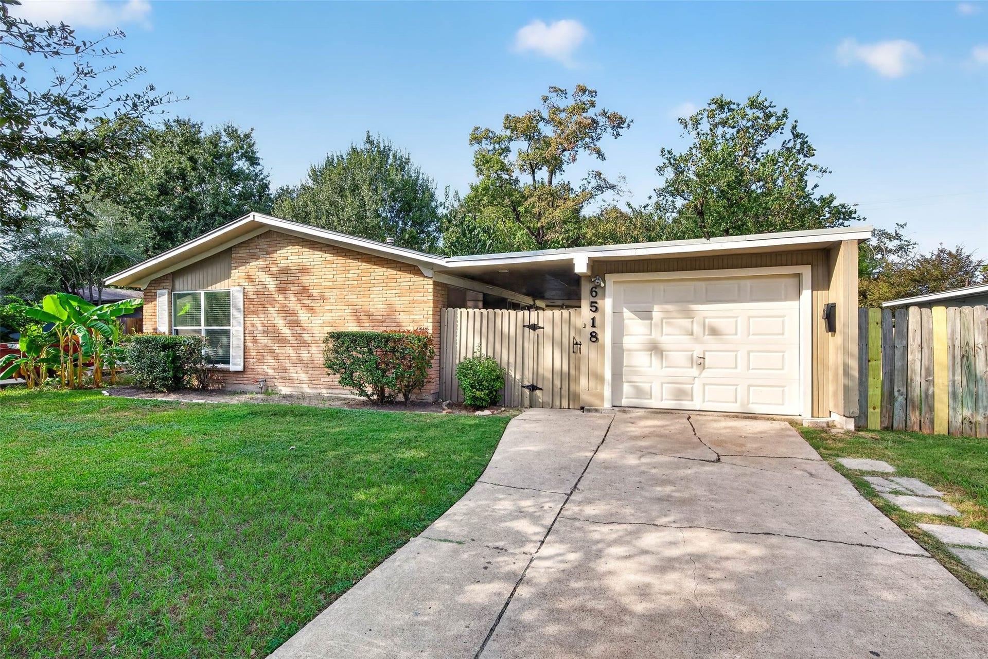 6518 Birdwood Road, Houston, TX 77074 6518 Birdwood Road, Houston, TX 77074