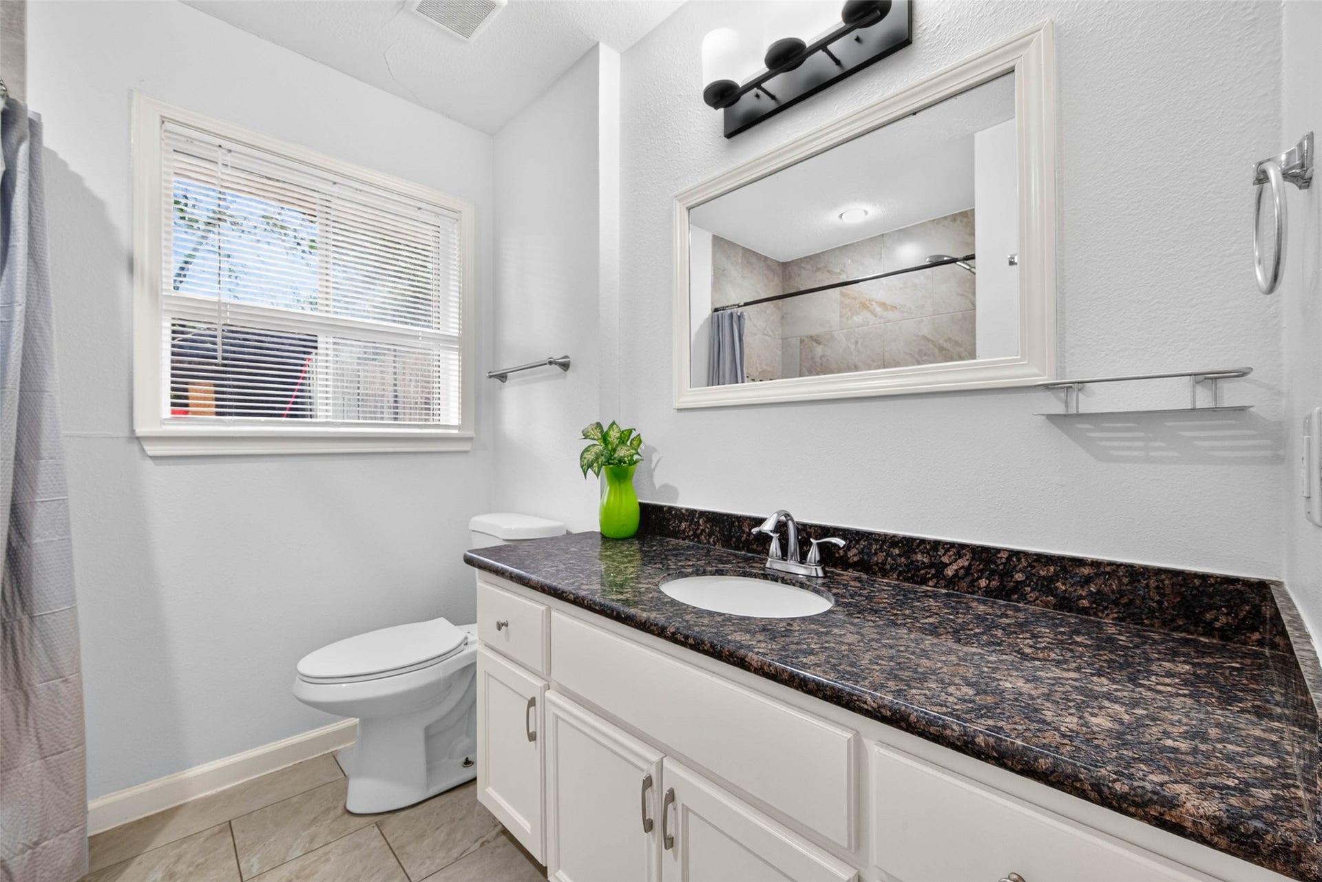 6518 Birdwood Road, Houston, TX 77074 6518 Birdwood Road, Houston, TX 77074