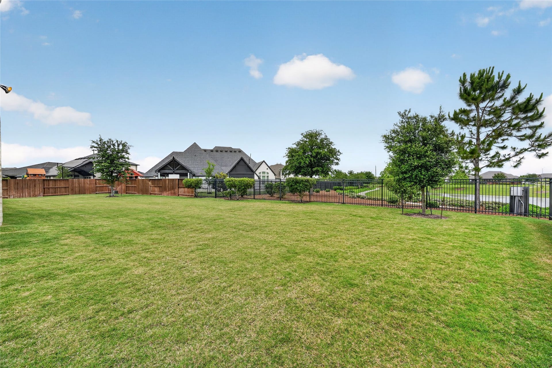 9827 Wright Drive, Manvel, TX 77578 9827 Wright Drive, Manvel, TX 77578