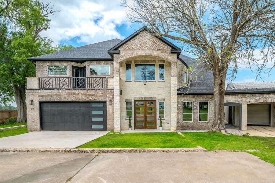Property photo for 206 Elm Street, Highlands, TX