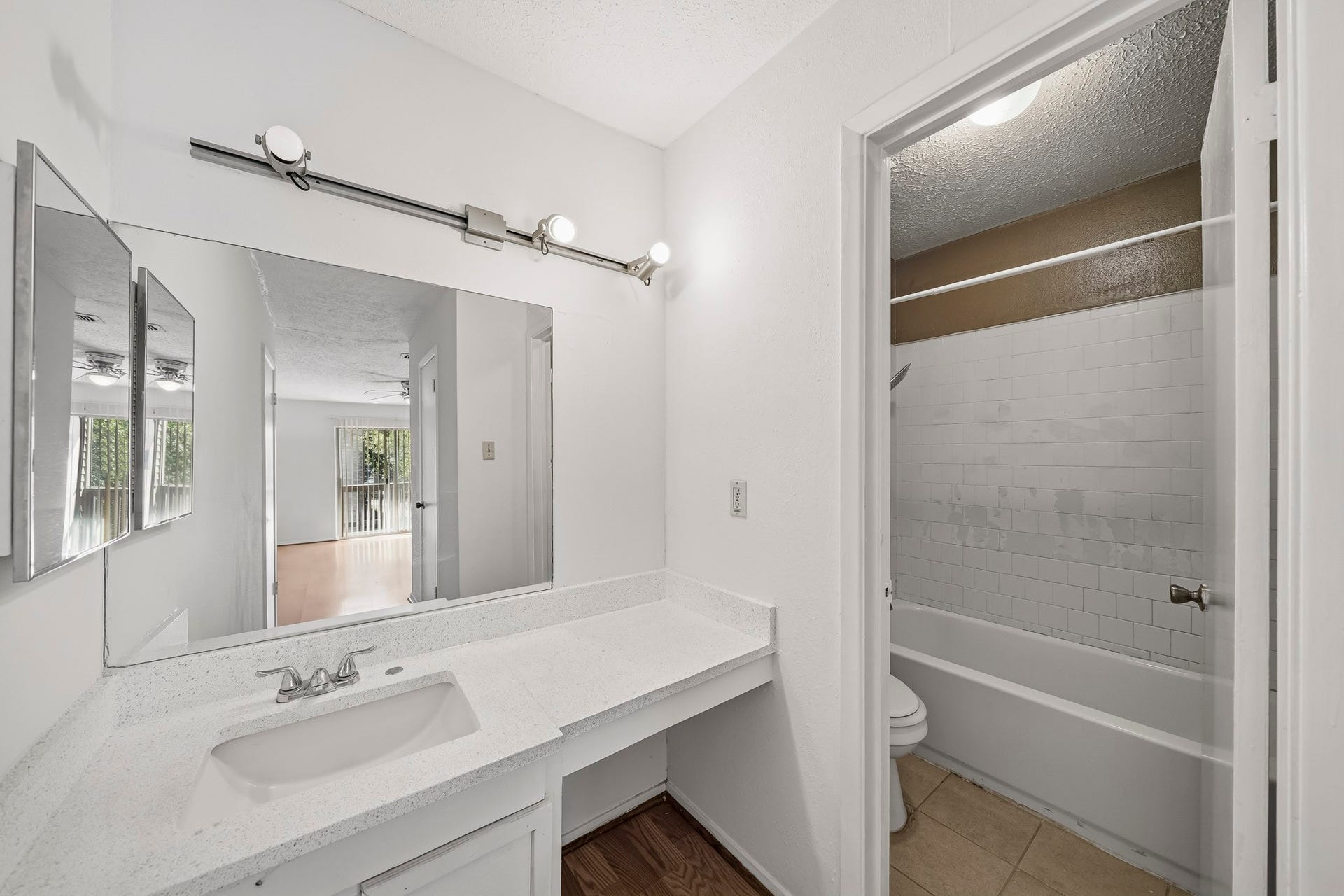 10555 Turtlewood Court, #303, Houston, TX 77072 10555 Turtlewood Court, #303, Houston, TX 77072