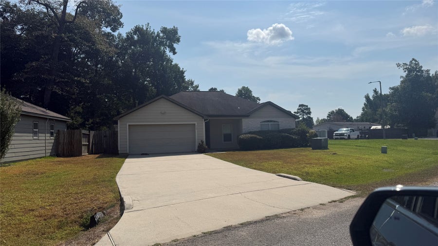 Property photo for 135 Kellyn Oaks Drive, Conroe, TX
