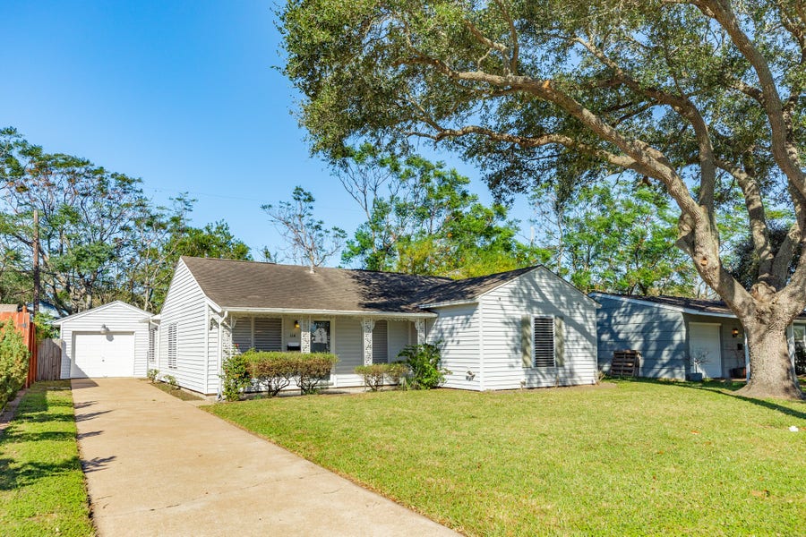 Property photo for 114 Tarpon Avenue, Galveston, TX