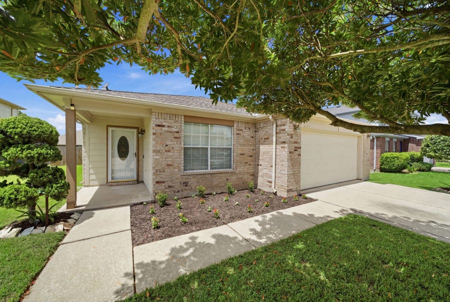 Property photo for 3209 Wheatmeadow Court, Pearland, TX