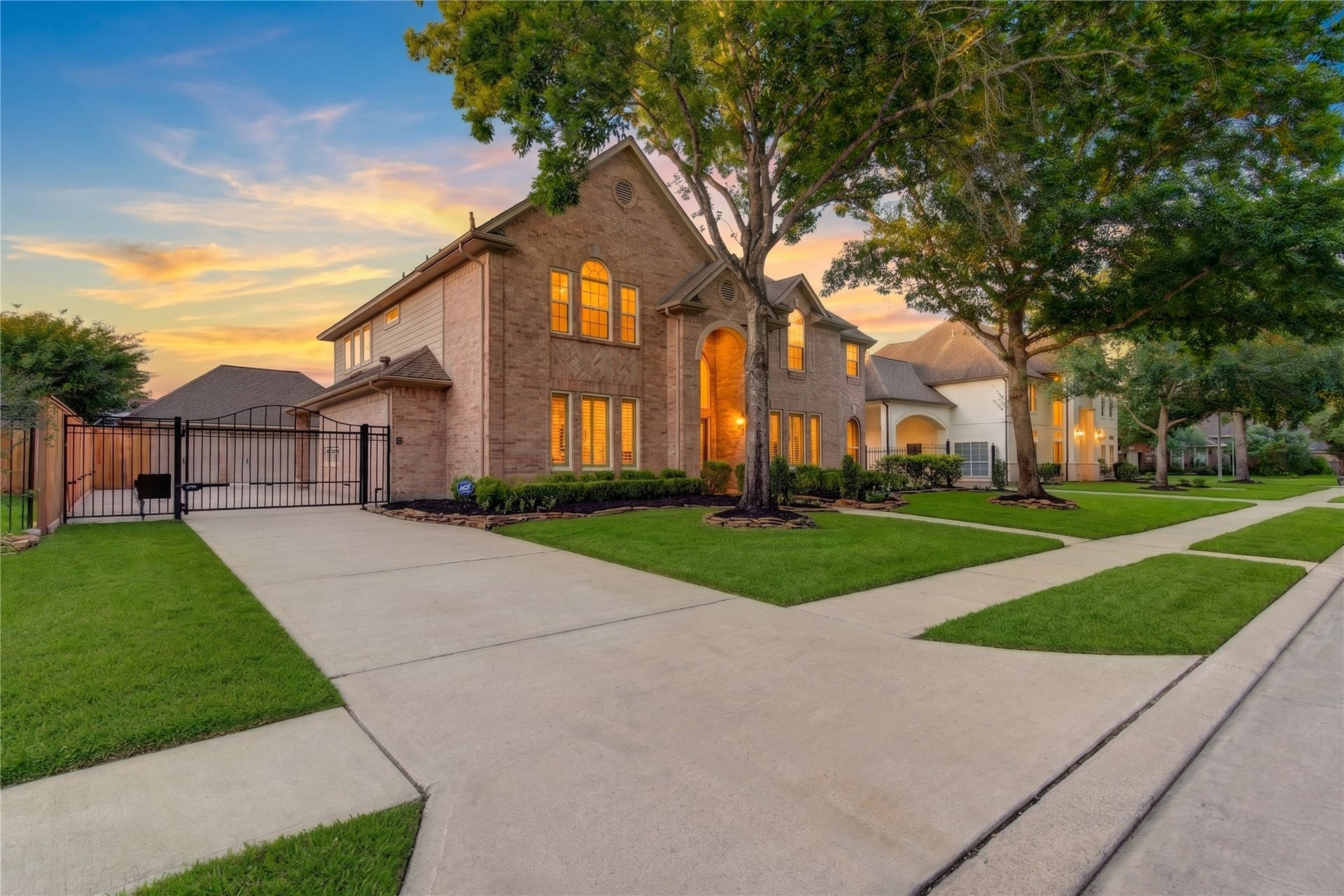 12806 Rock Falls Way, Houston, TX 77041 Discover your dream home at 12806 Rock Falls Way in Lakes on Eldridge.