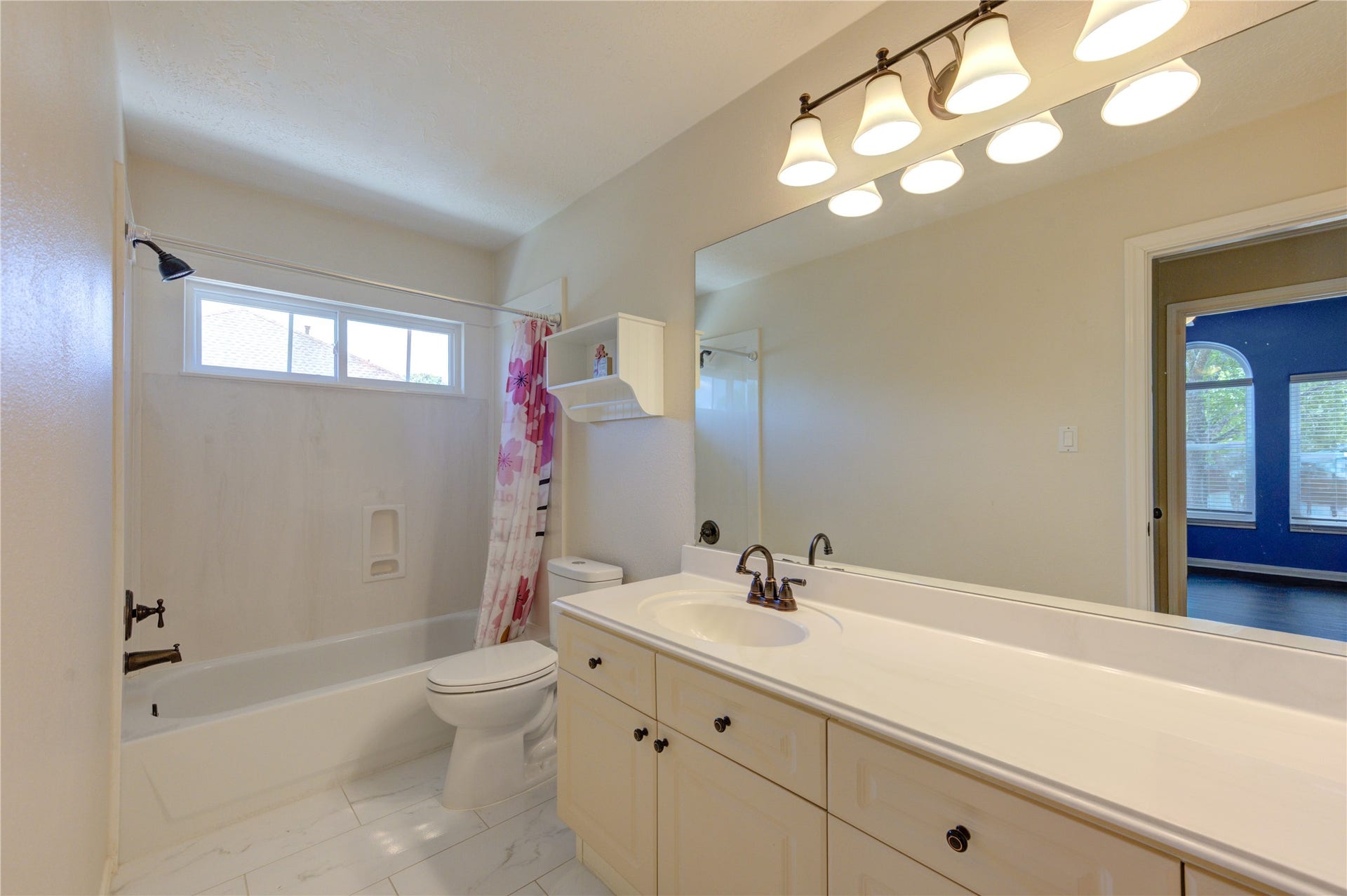 12806 Rock Falls Way, Houston, TX 77041 Secondary bathroom just outside of the large secondary bedroom.