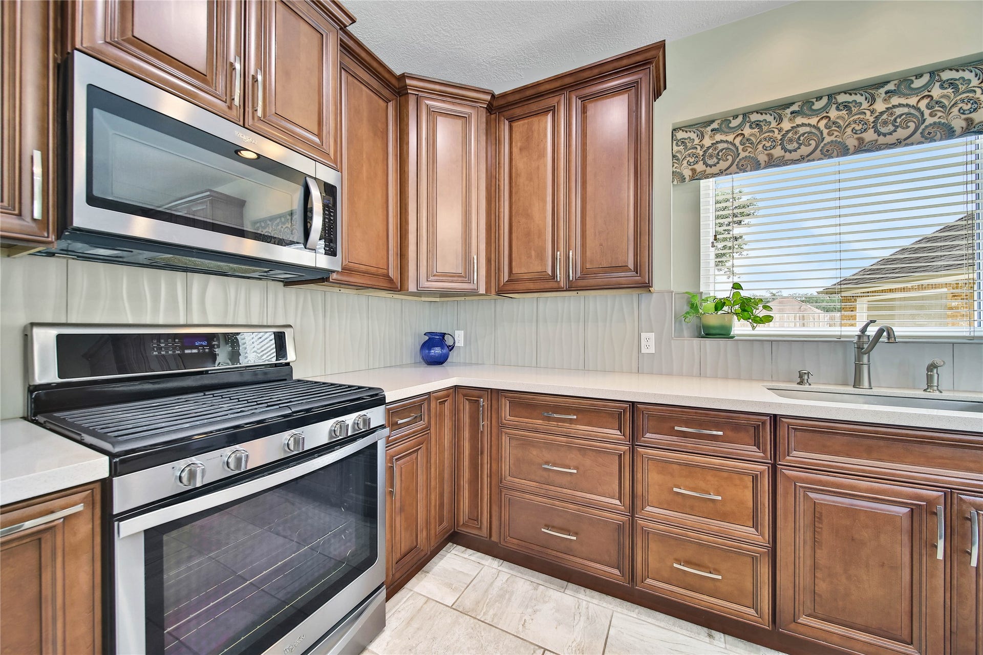 Gas range with both gas and electric available. Overhead microwave for convenience.