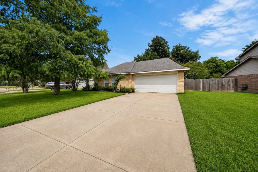 Property photo for 5315 Acorn Court Court, League City, TX