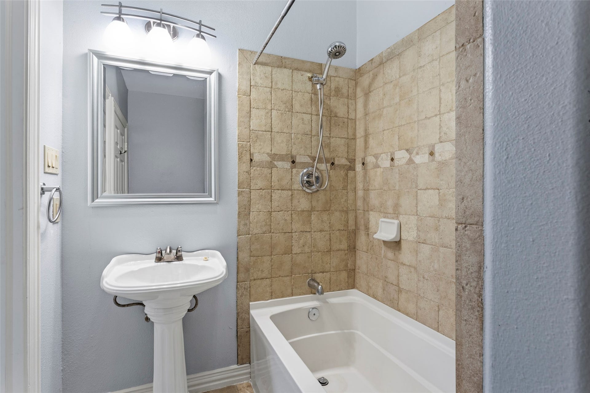 2535 Broadway Street, San Leon, TX 77539 2535 Broadway Street, San Leon, TX 77539