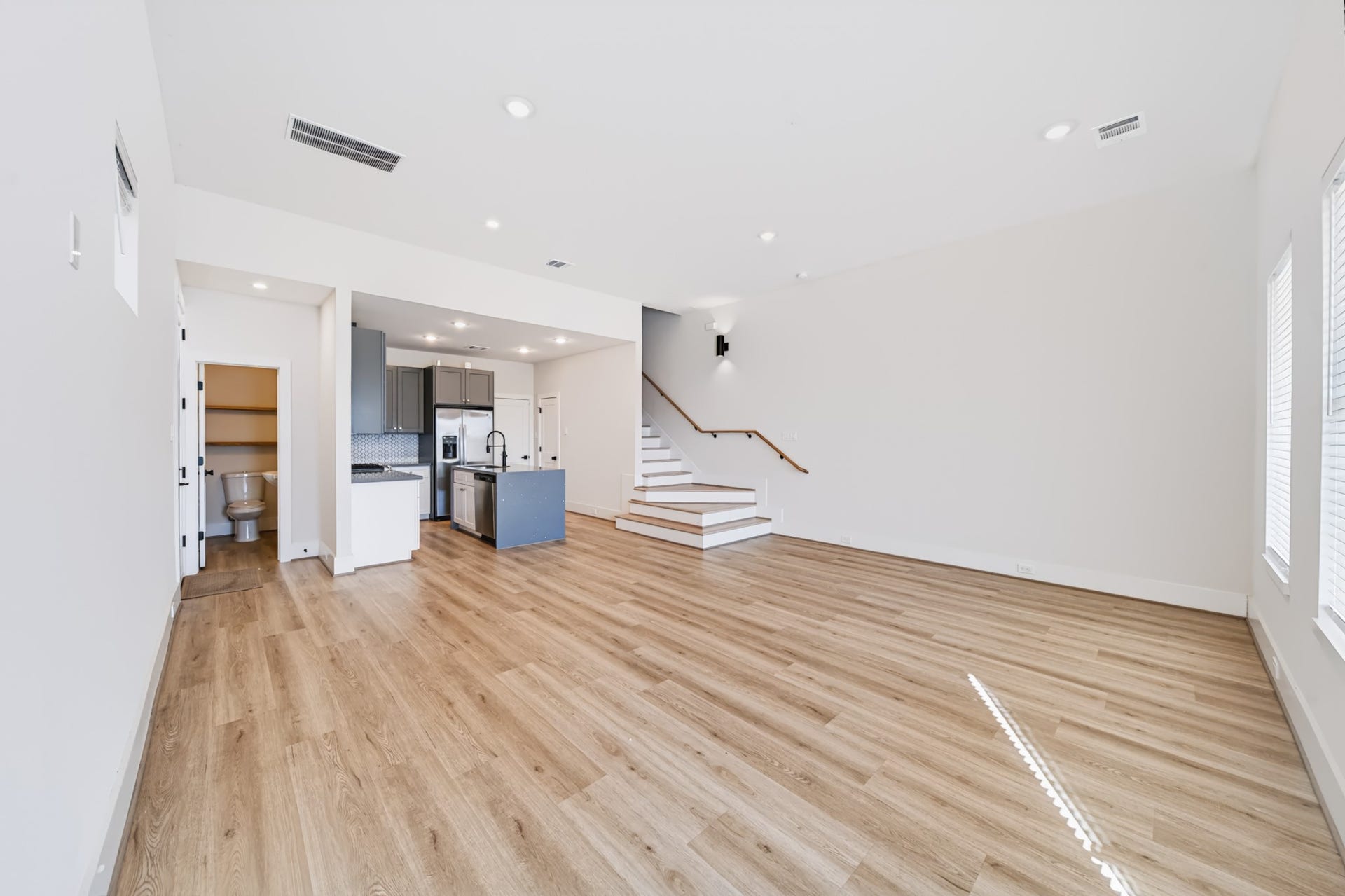 5632 Bertellis Lane, Houston, TX 77091