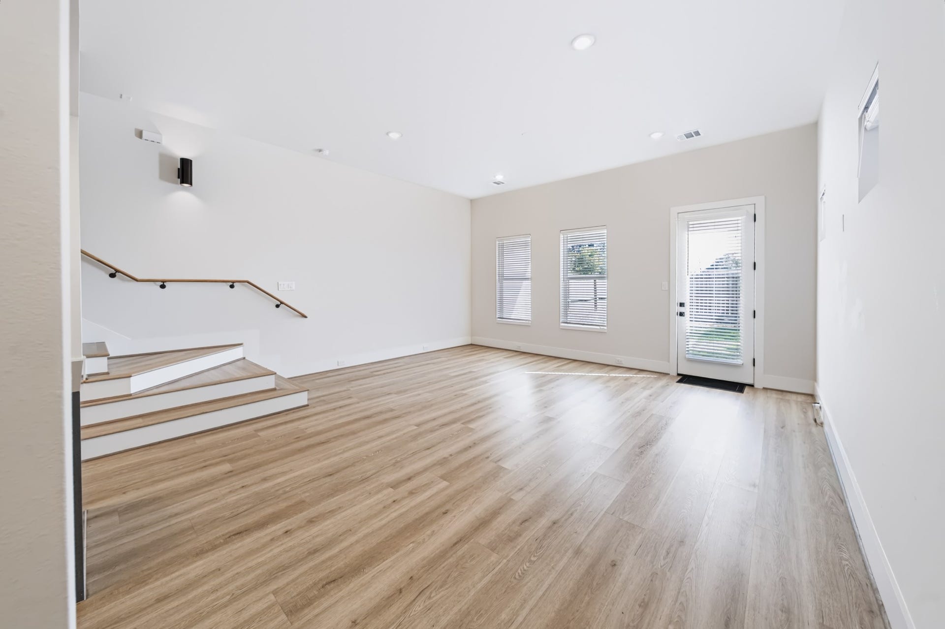 5632 Bertellis Lane, Houston, TX 77091