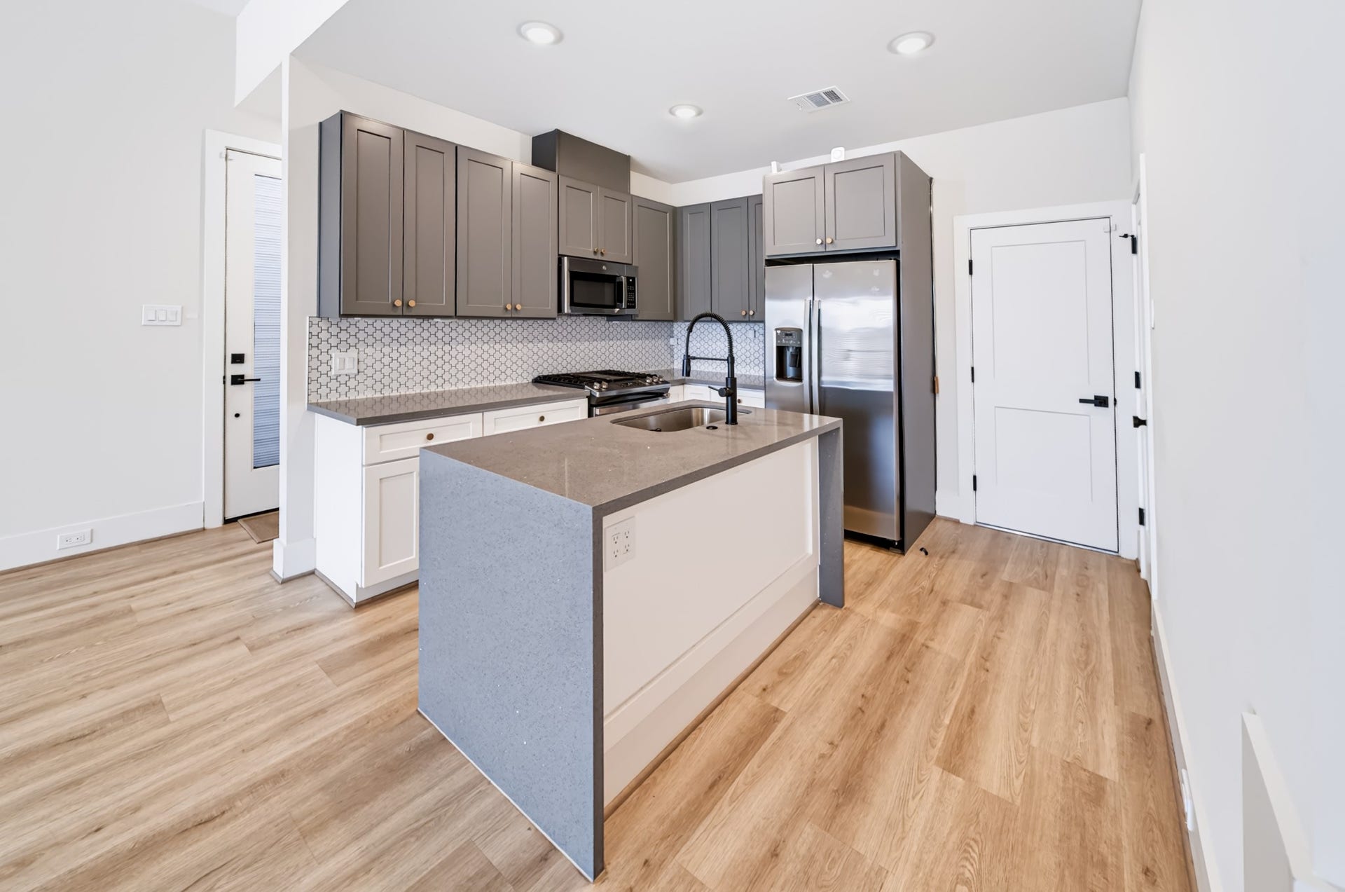 5632 Bertellis Lane, Houston, TX 77091