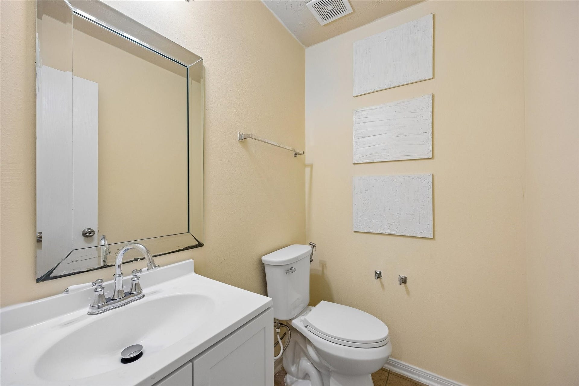 2130 Summit Meadow Drive, Houston, TX 77489 Half Bath