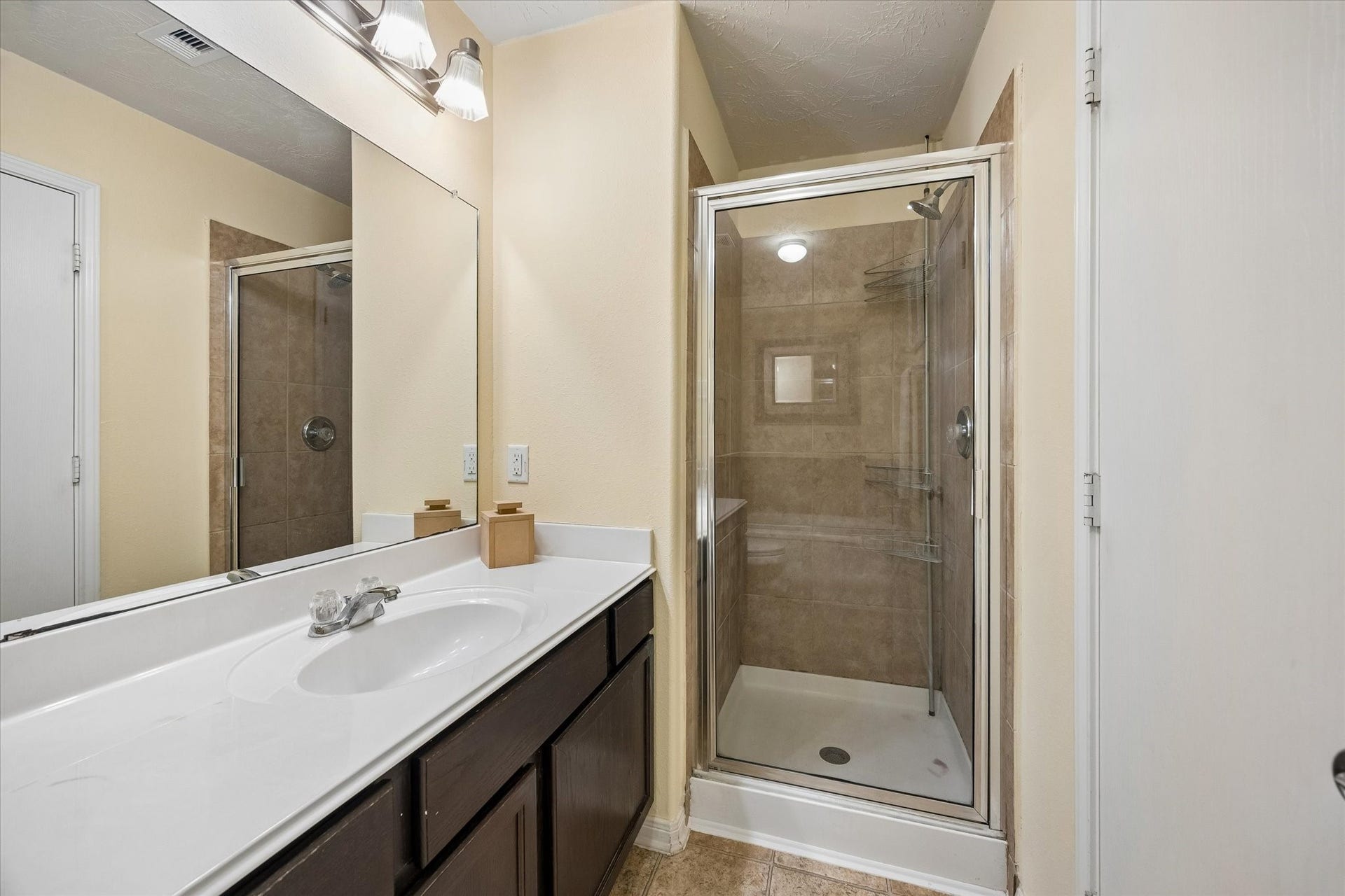 2130 Summit Meadow Drive, Houston, TX 77489 Primary Bath